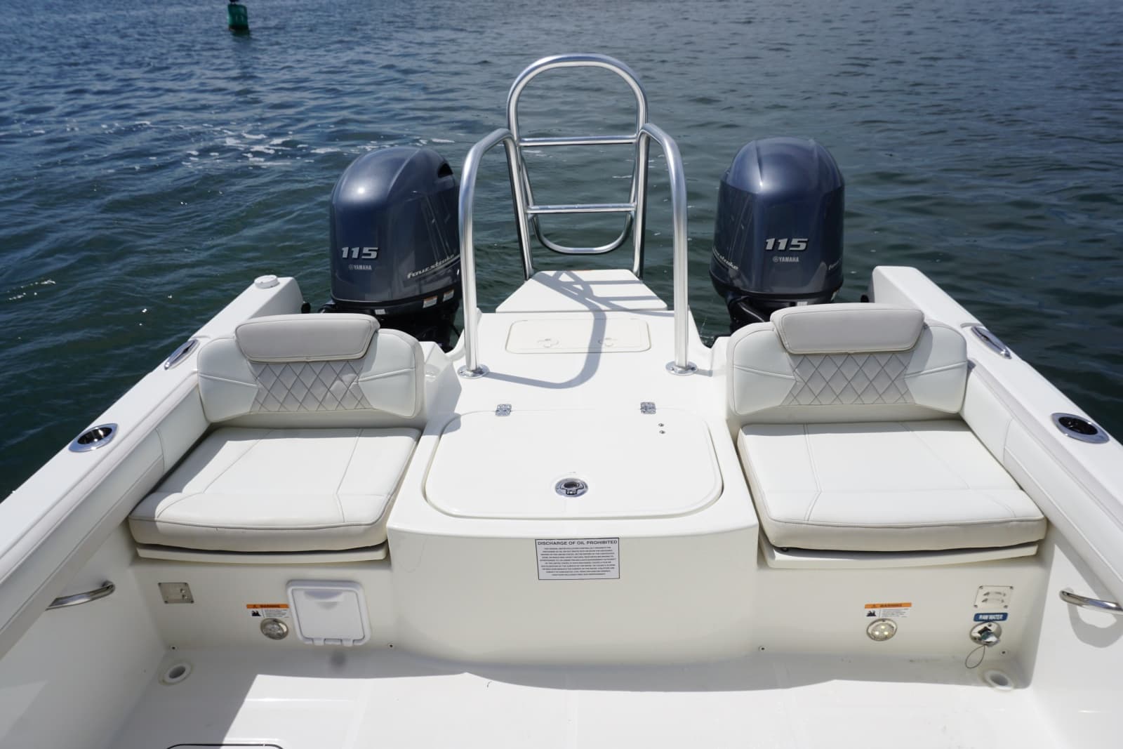 2024 23 World Cat 230 DC Transom Seating (9)