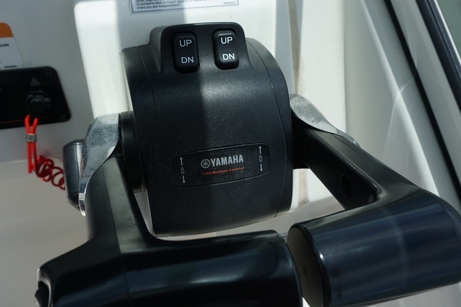 2024 23 World Cat 230 DC Yamaha Controls (1)