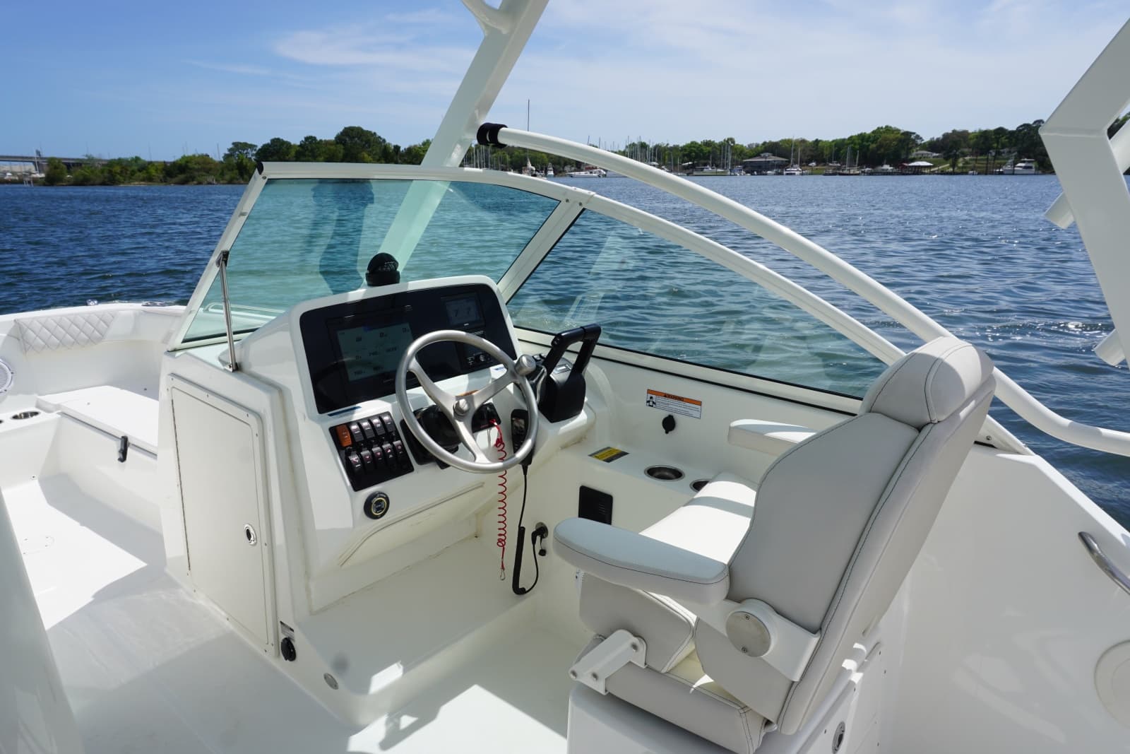 2024 23 World Cat 230 DC Helm (2)