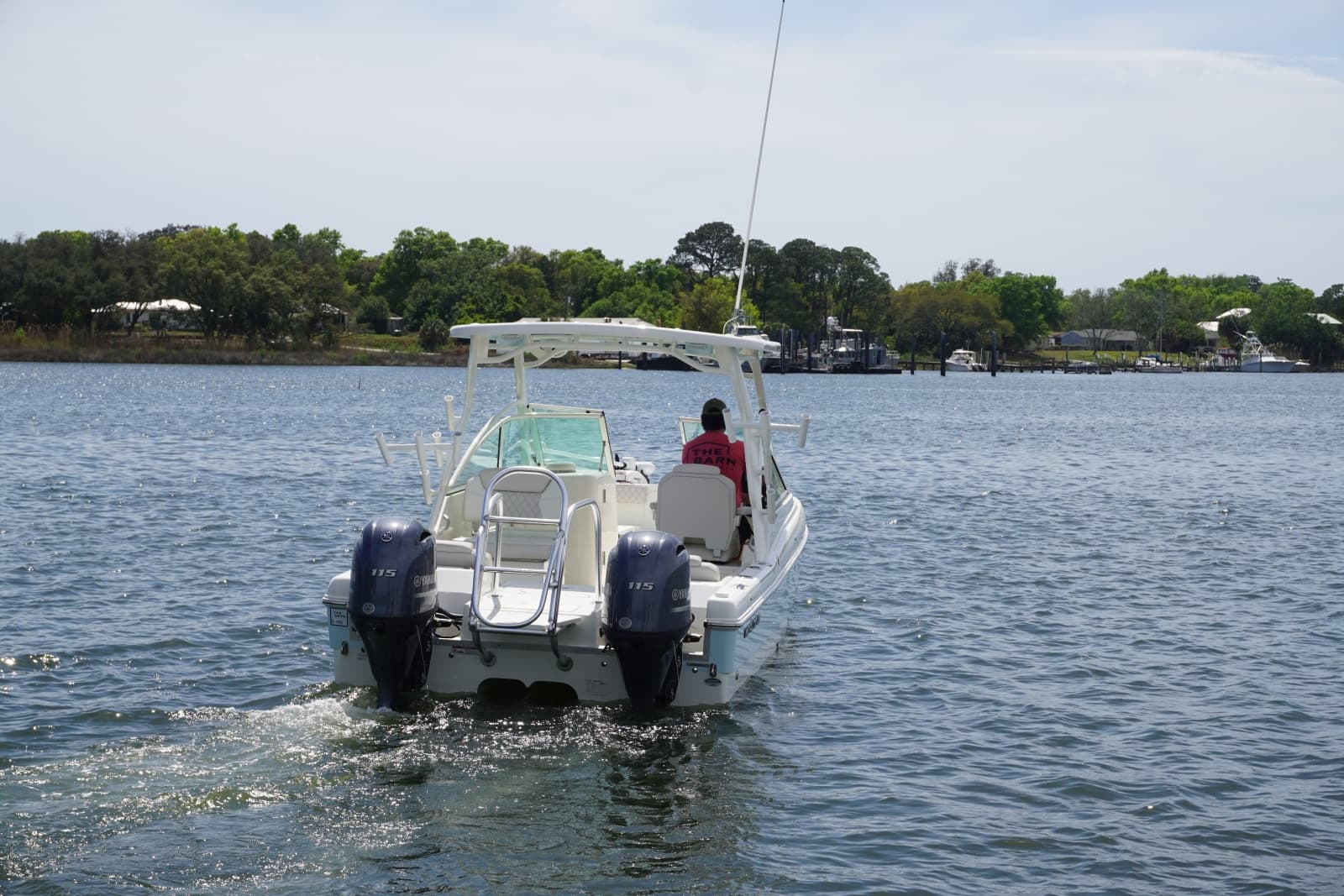 2024 23 World Cat 230 DC Exterior Profile (1)