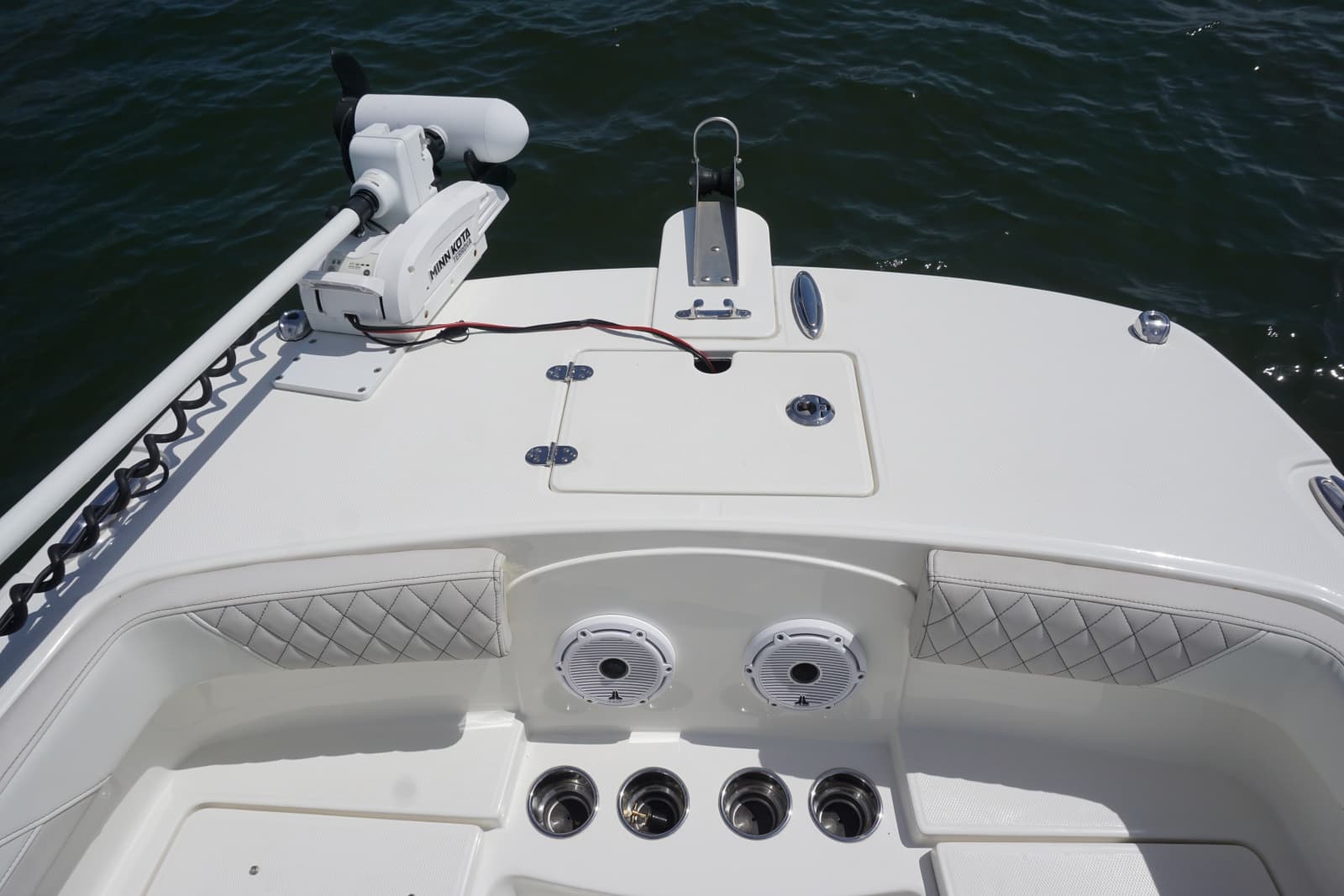 2024 23 World Cat 230 DC Transom Seating (4)