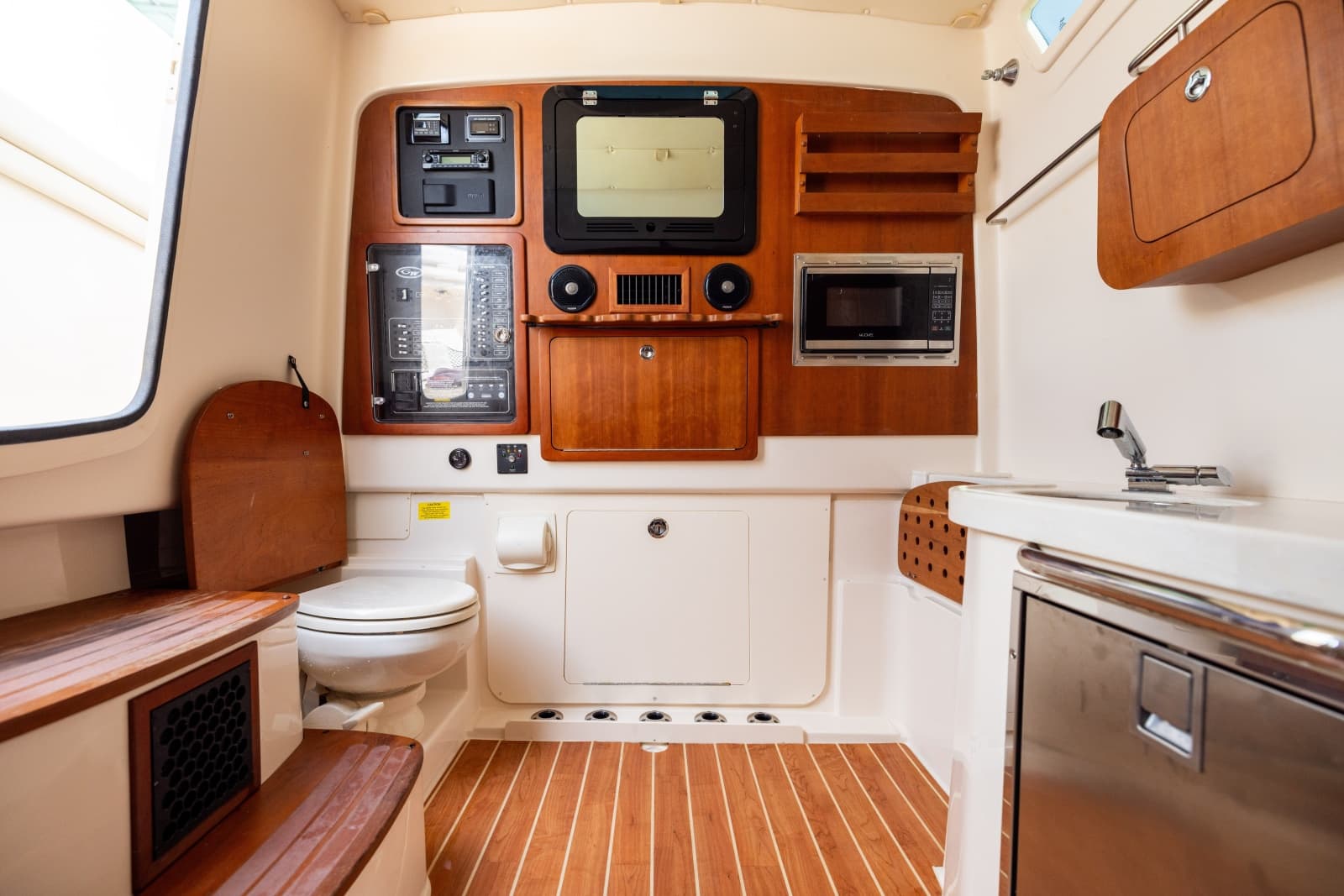 2021 Grady-White Canyon 376