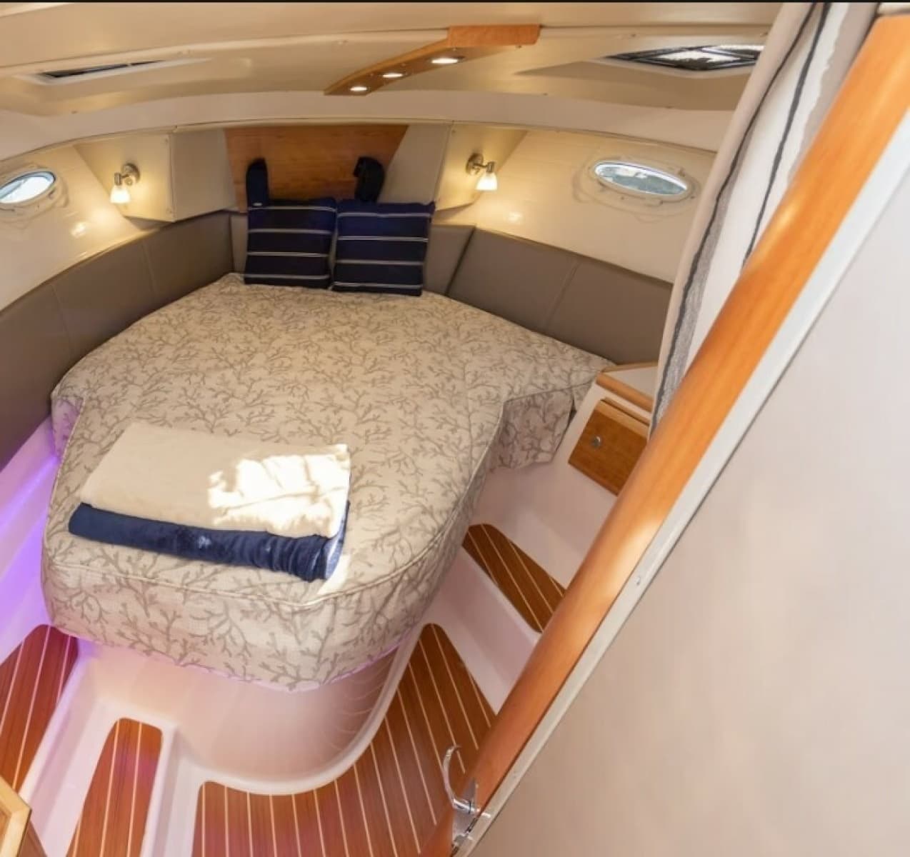 2022 Cutwater C-32 CB