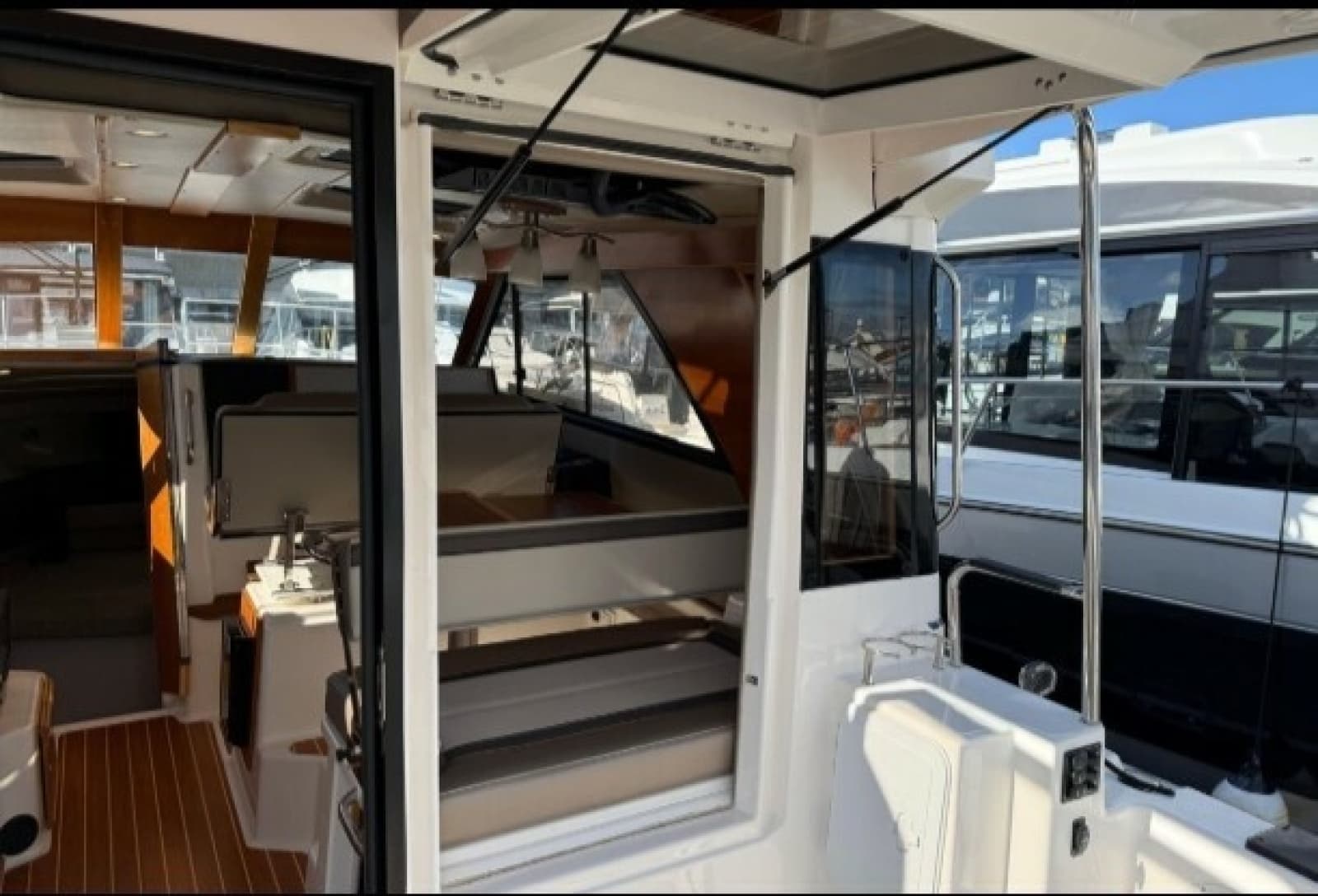 2022 Cutwater C-32 CB