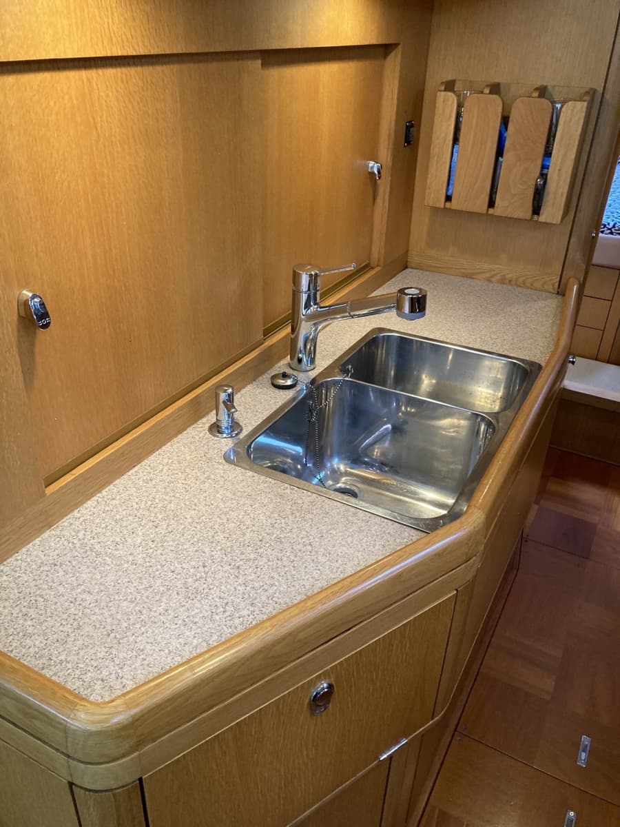 2008 Oyster 56 Deck Saloon - Photo 39
