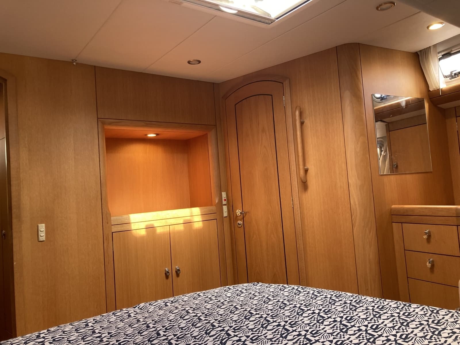 2008 Oyster 56 Deck Saloon - Photo 52