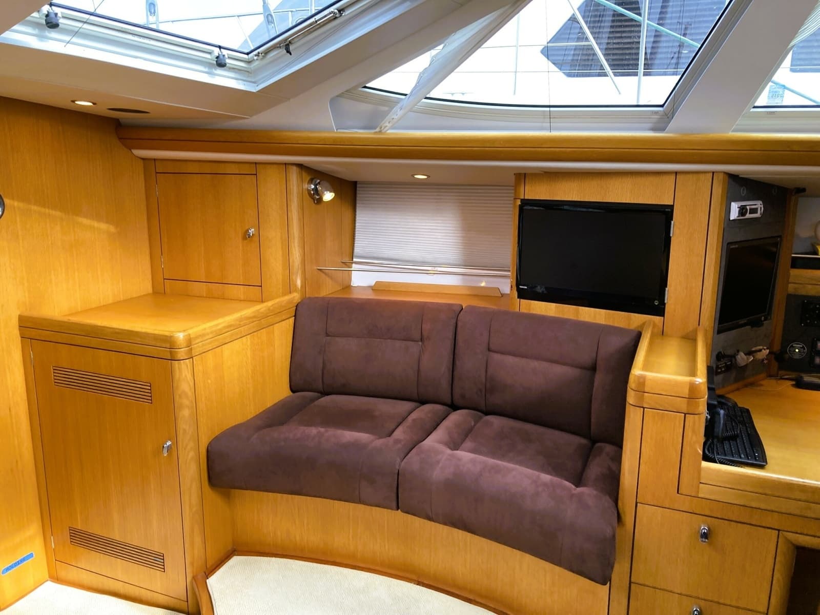 2008 Oyster 56 Deck Saloon - Photo 28