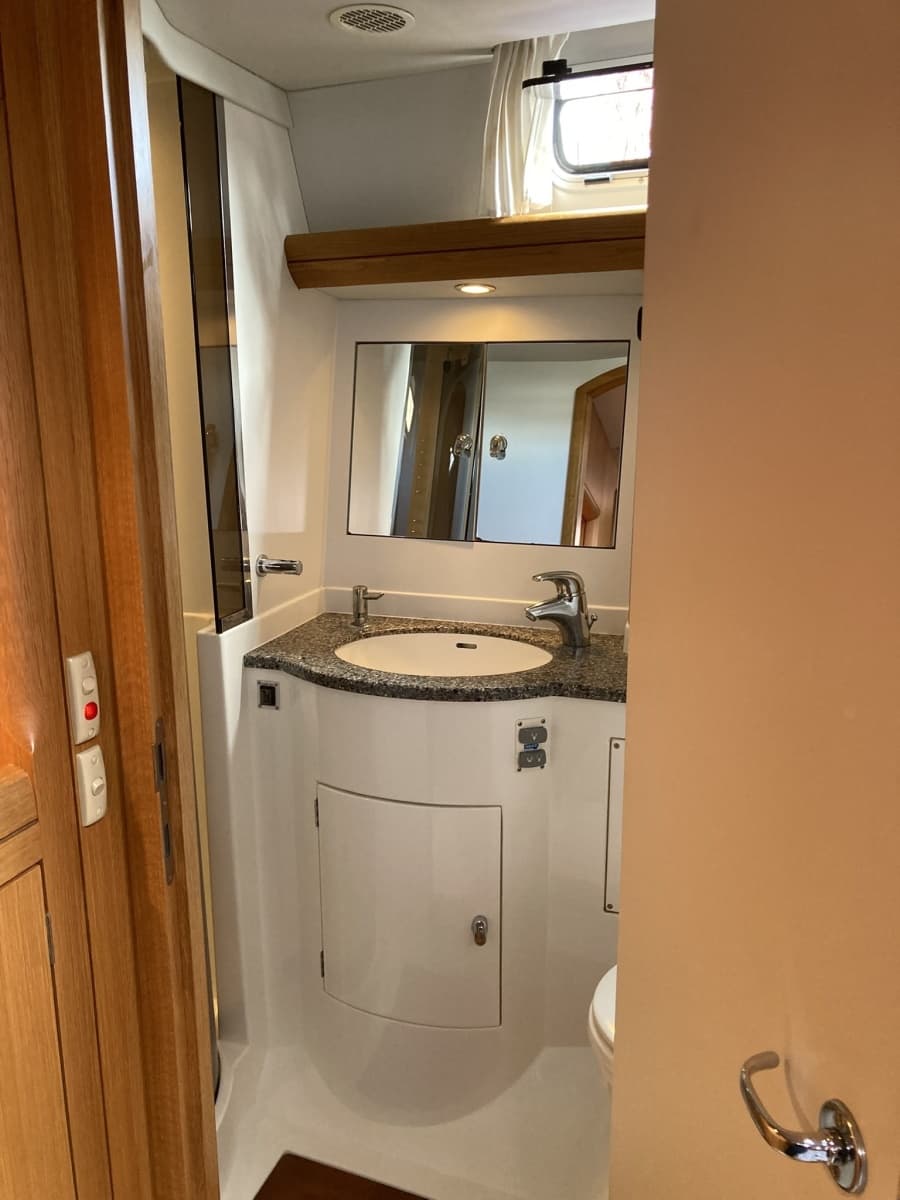 2008 Oyster 56 Deck Saloon - Photo 49
