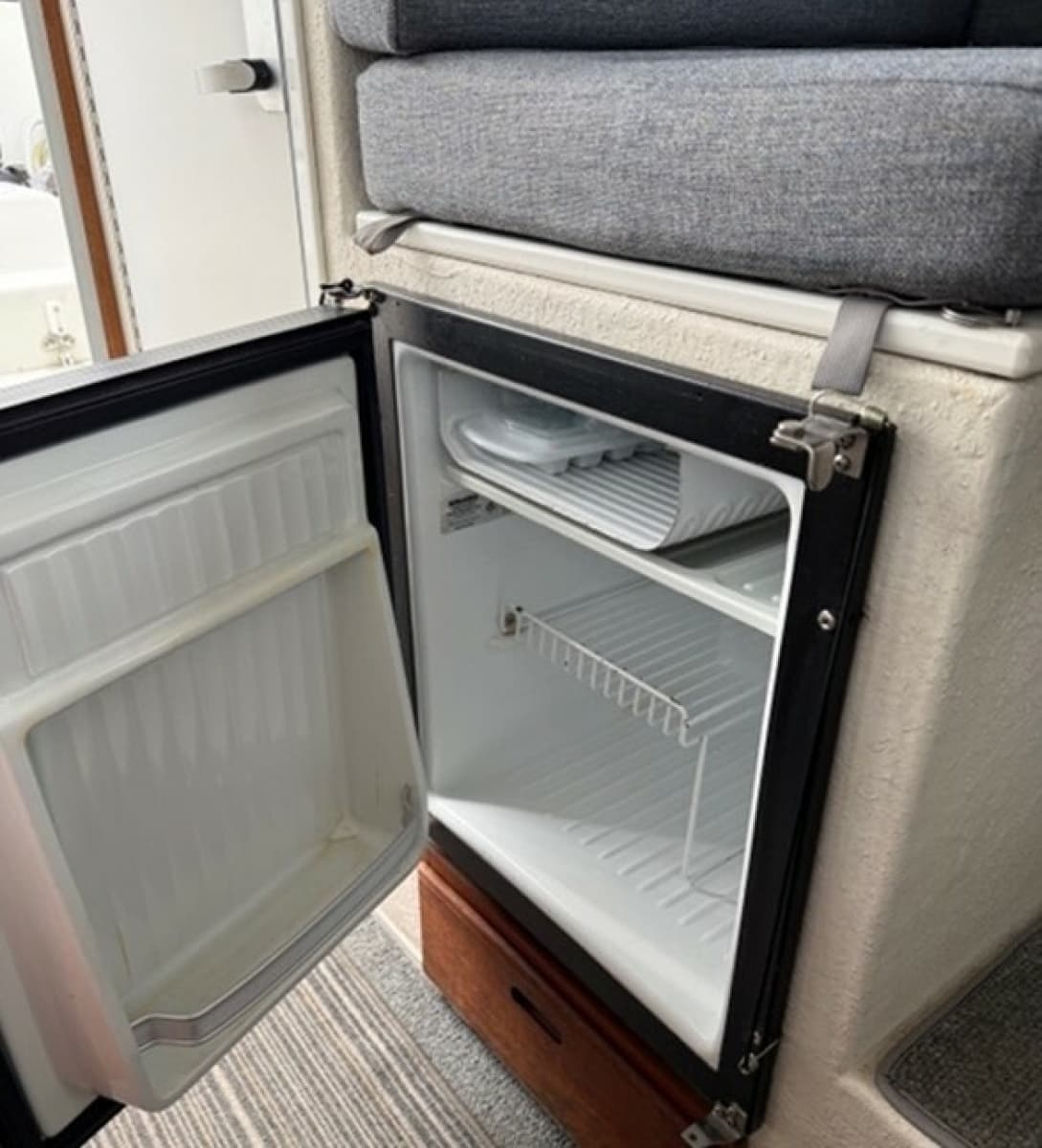 2003 Sea Sport Explorer 2400