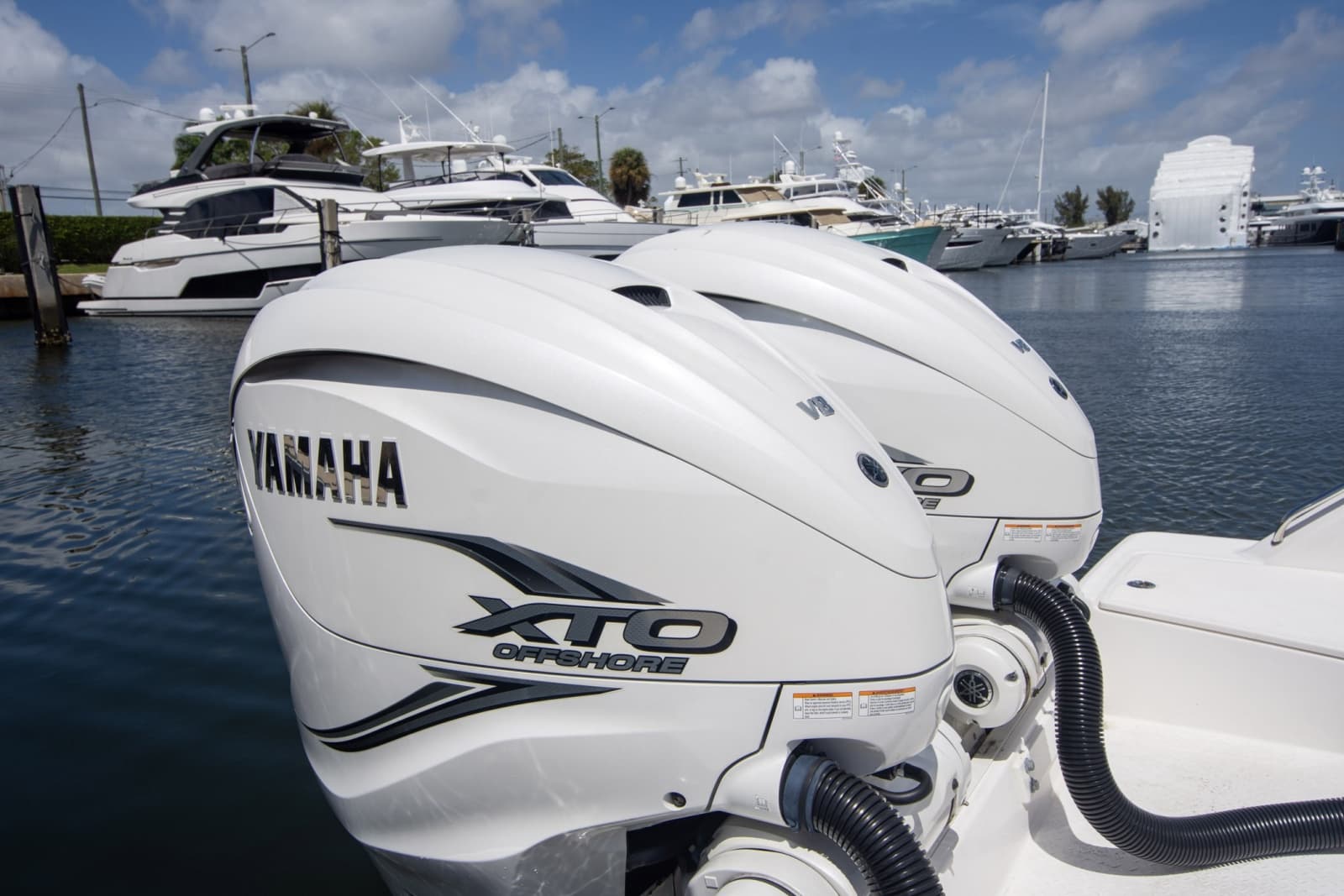 2019 Everglades 340 Dual Console