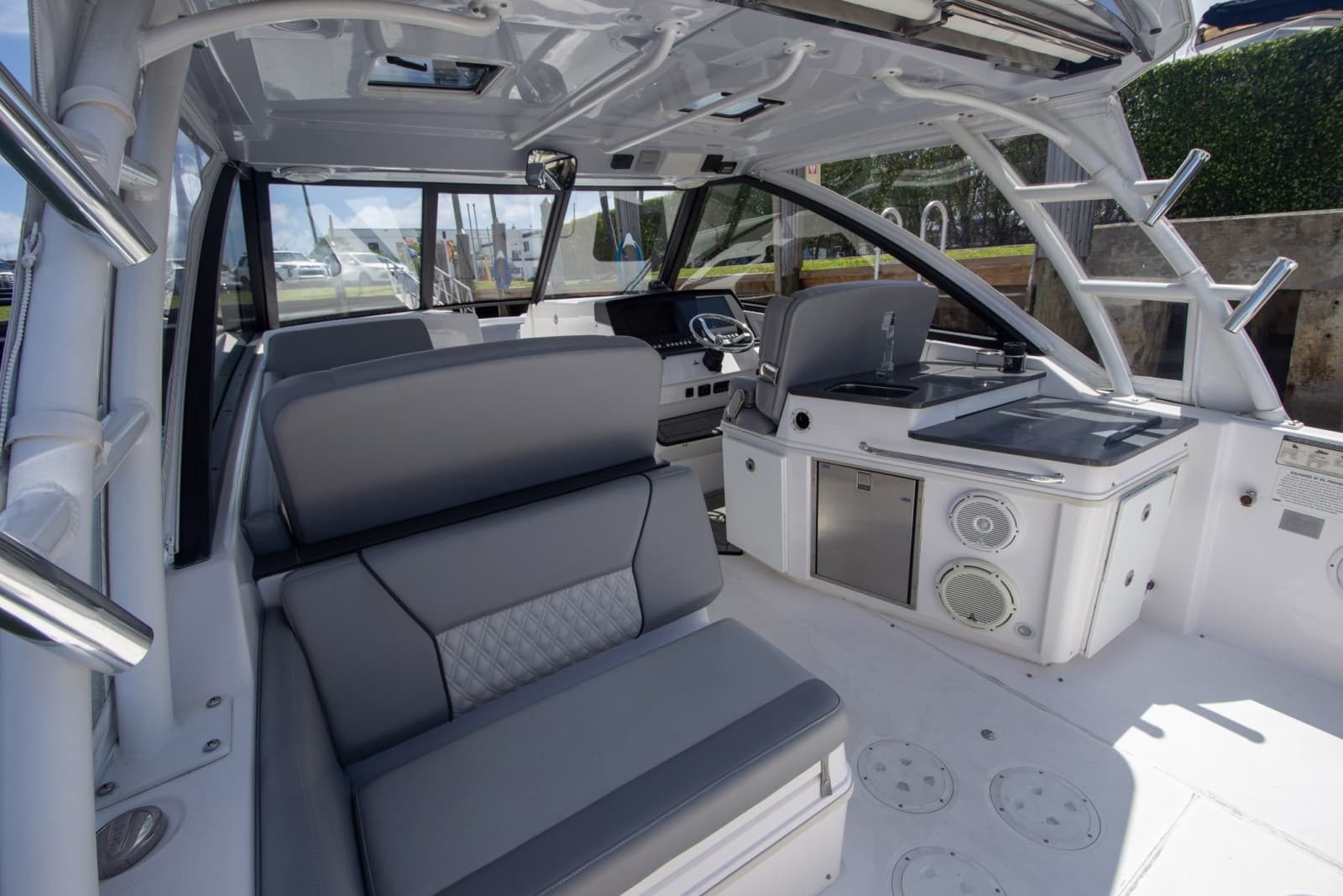 2019 Everglades 340 Dual Console