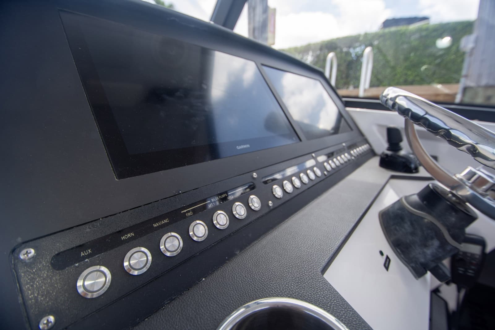 2019 Everglades 340 Dual Console