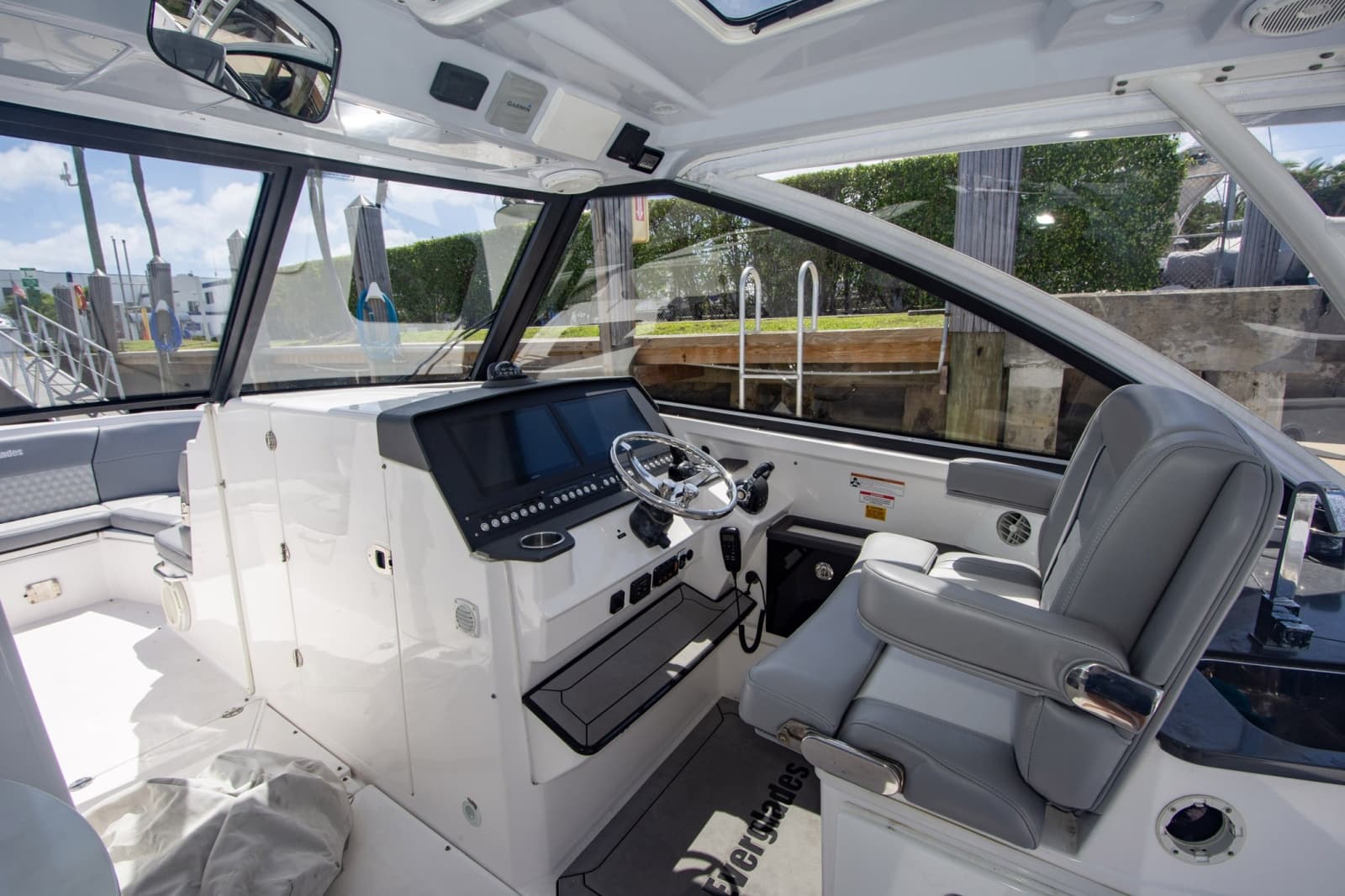 2019 Everglades 340 Dual Console