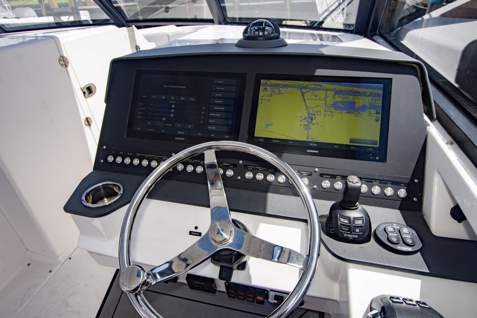 2019 Everglades 340 Dual Console