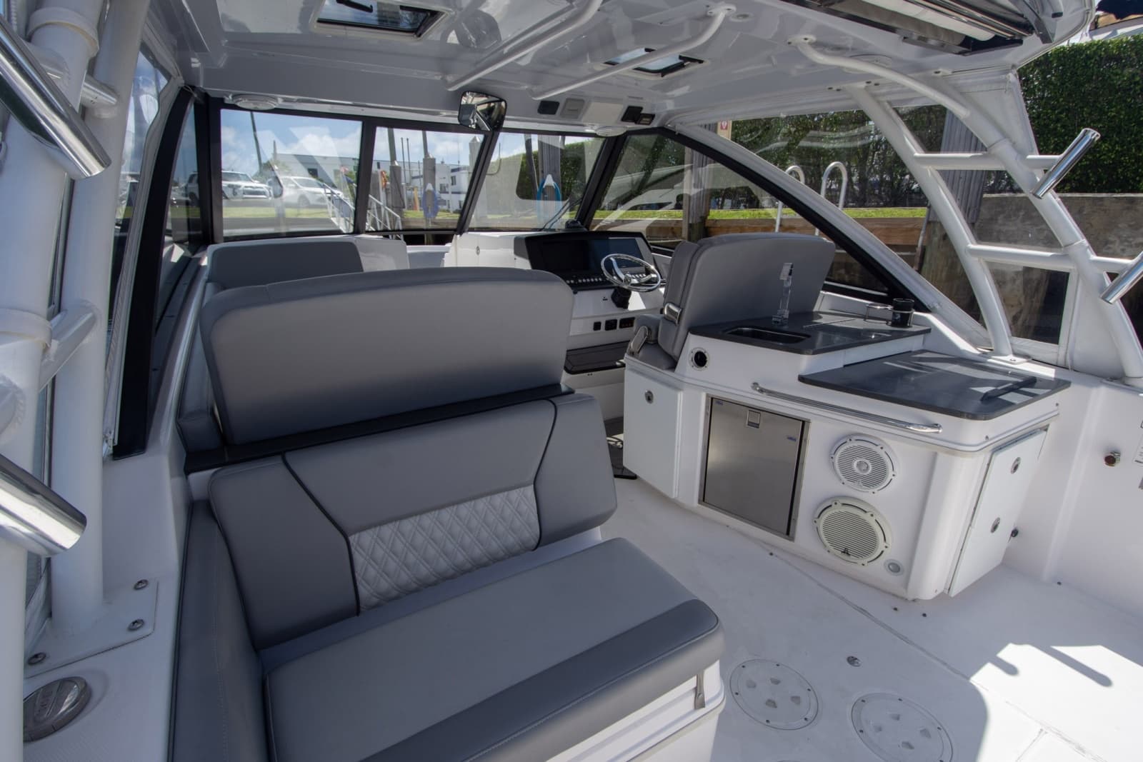 2019 Everglades 340 Dual Console