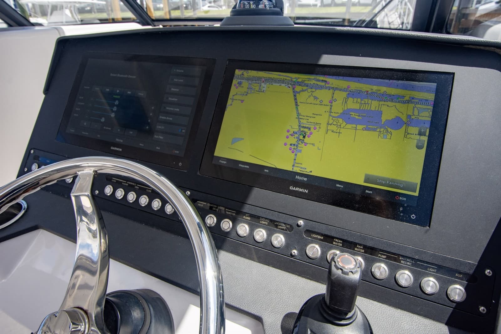 2019 Everglades 340 Dual Console