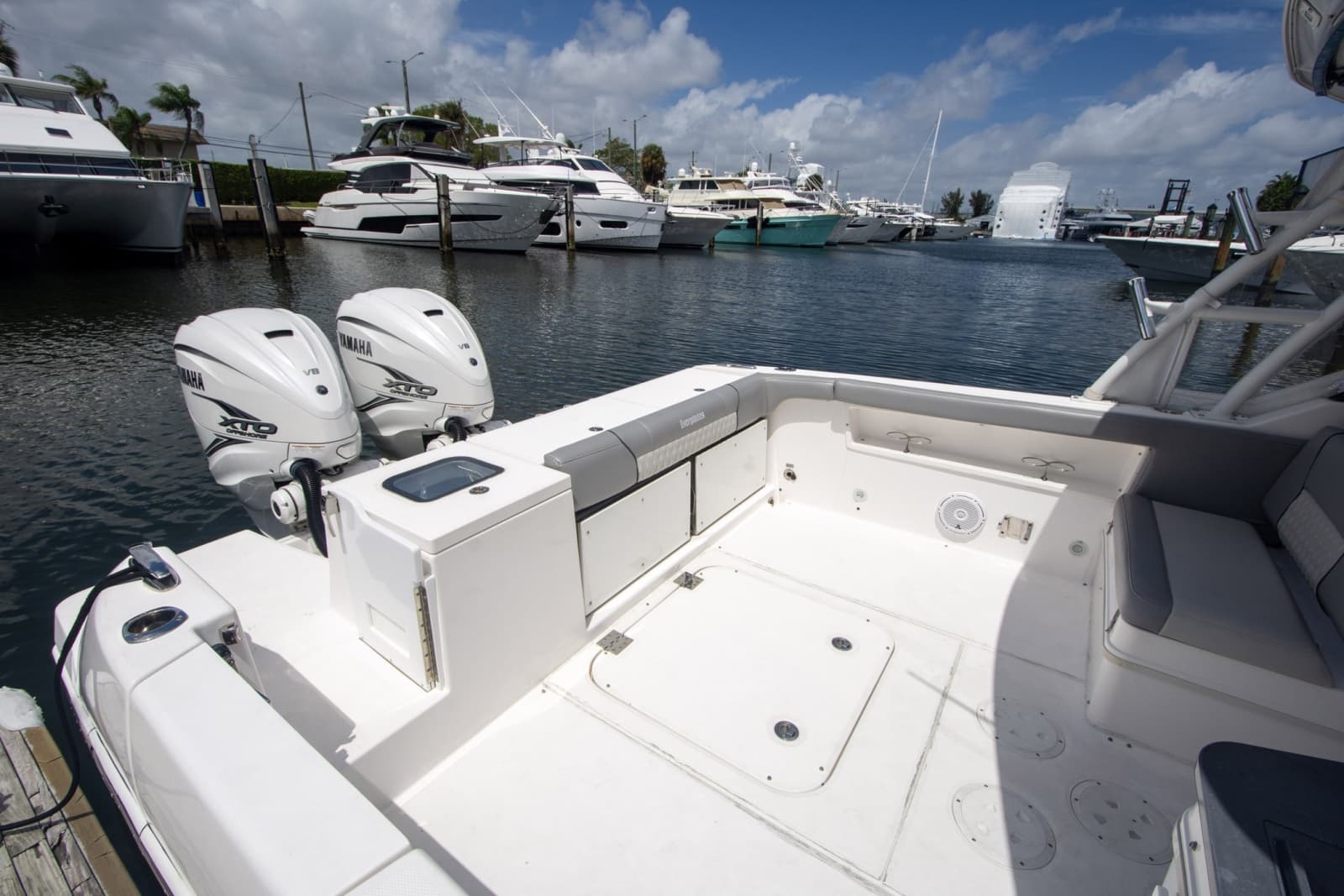 2019 Everglades 340 Dual Console