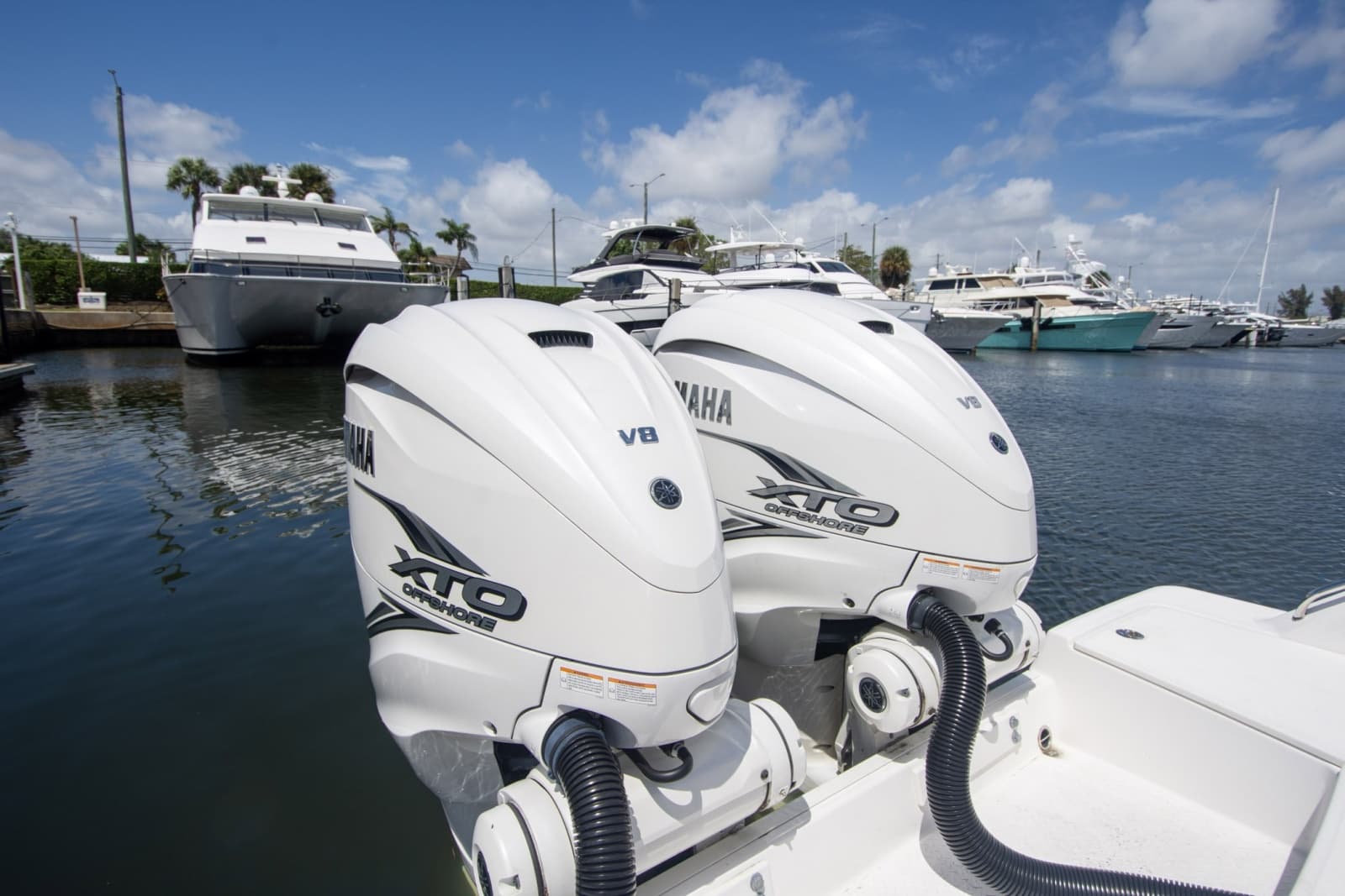 2019 Everglades 340 Dual Console