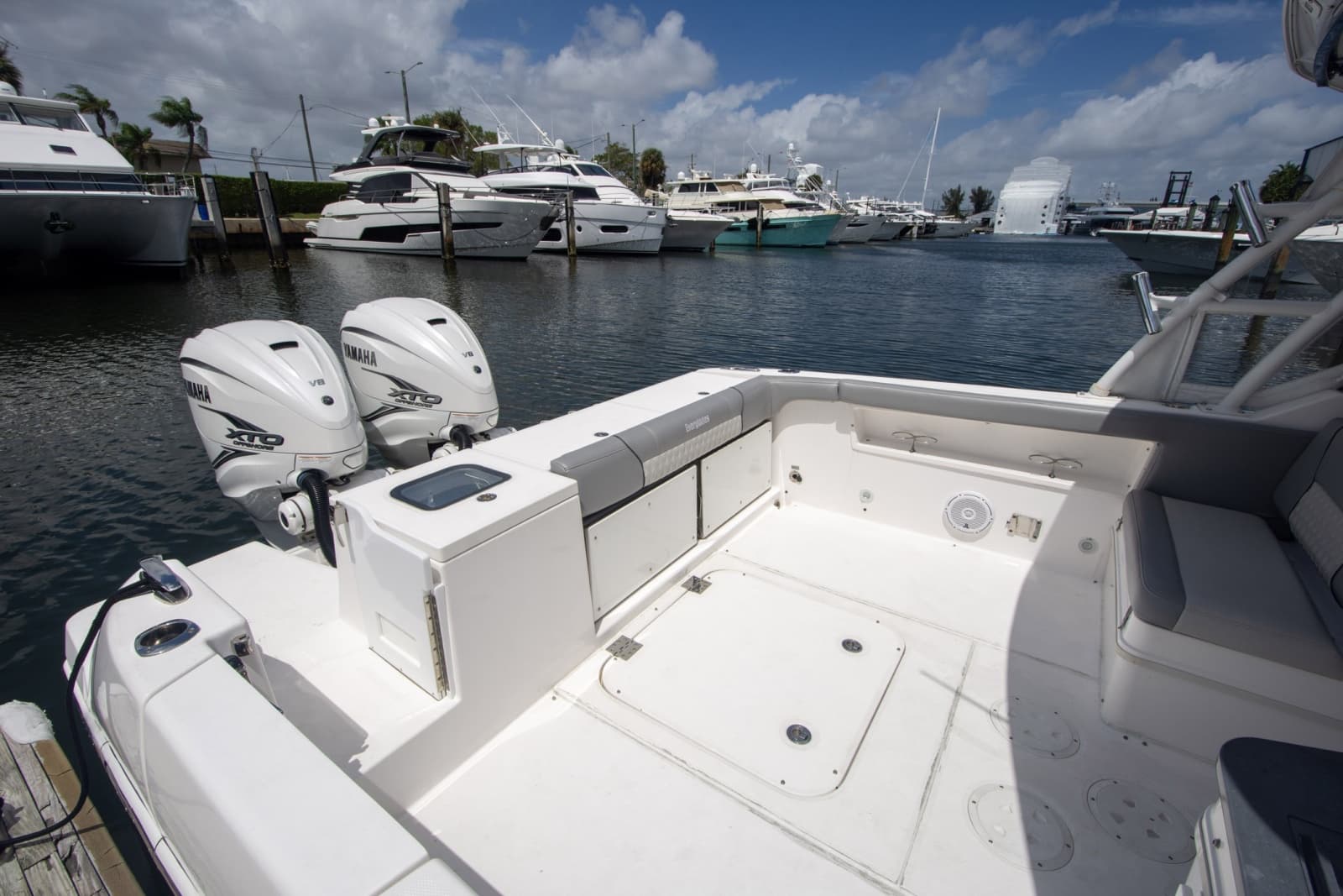 2019 Everglades 340 Dual Console