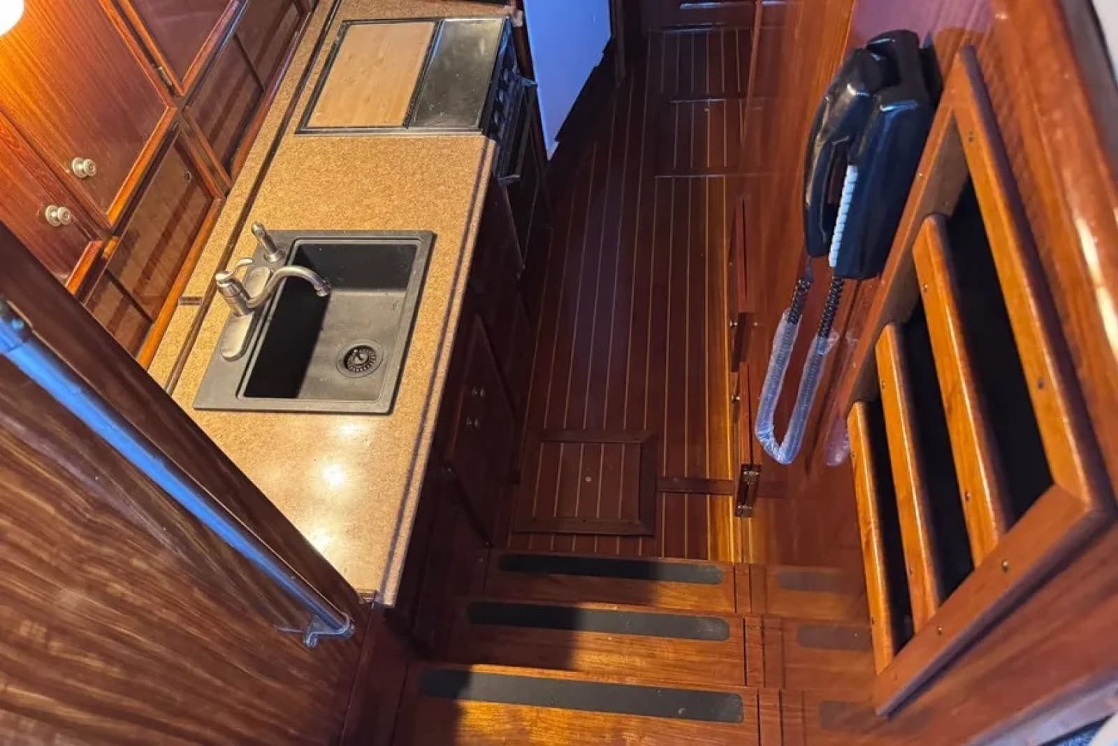 1981 Hatteras 43 Convertible