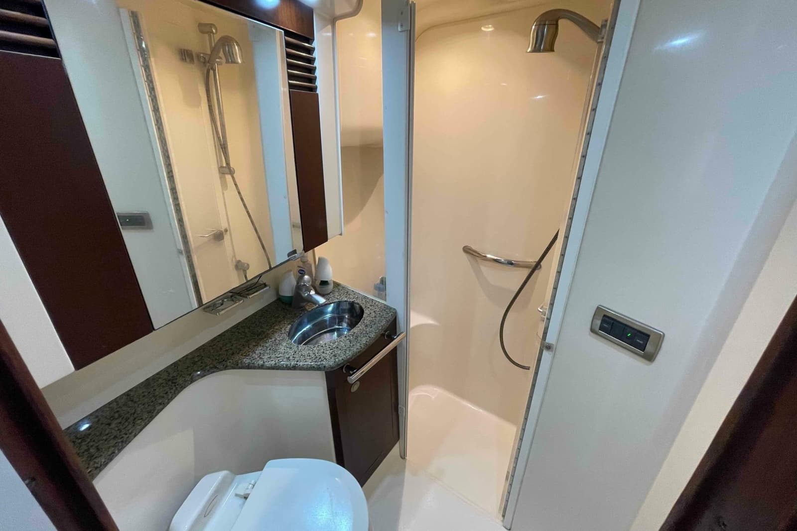 2005 Sea Ray 420 Sedan Bridge