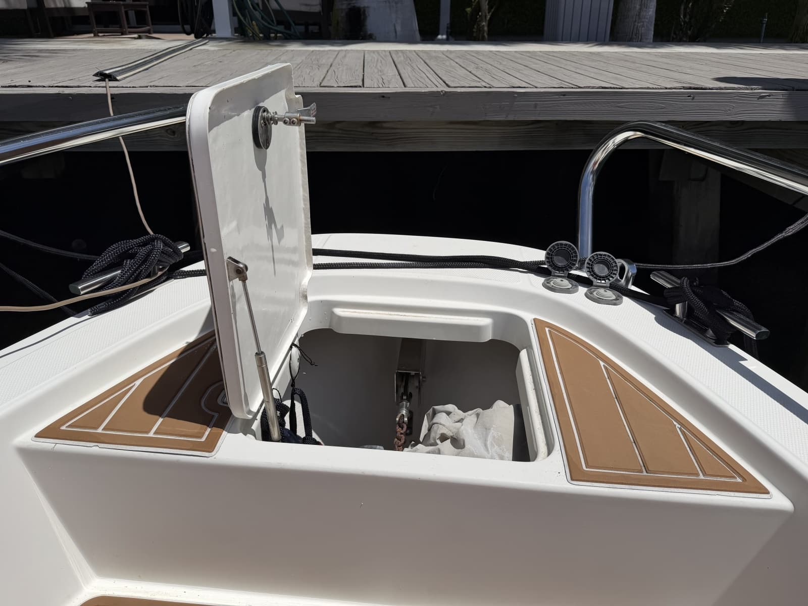 Nimbus 26 - Anchor Locker