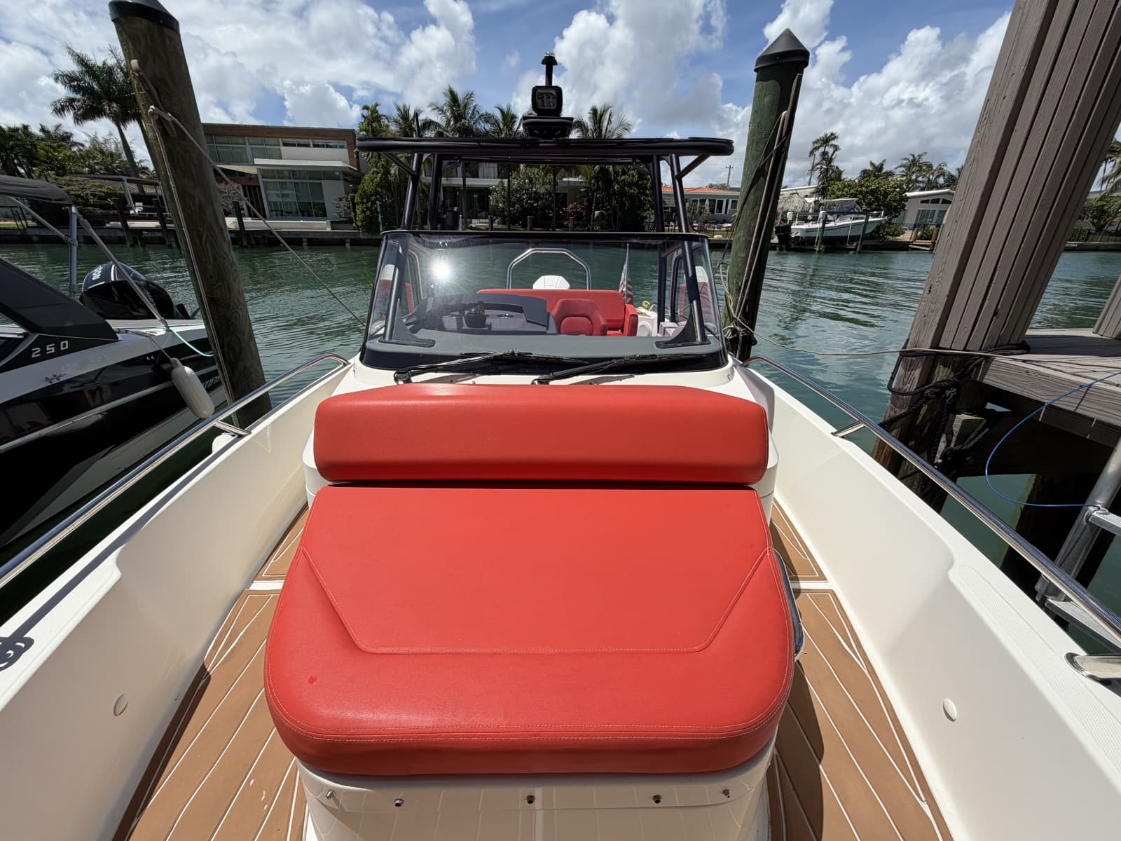 Nimbus 26 - Forward Seating