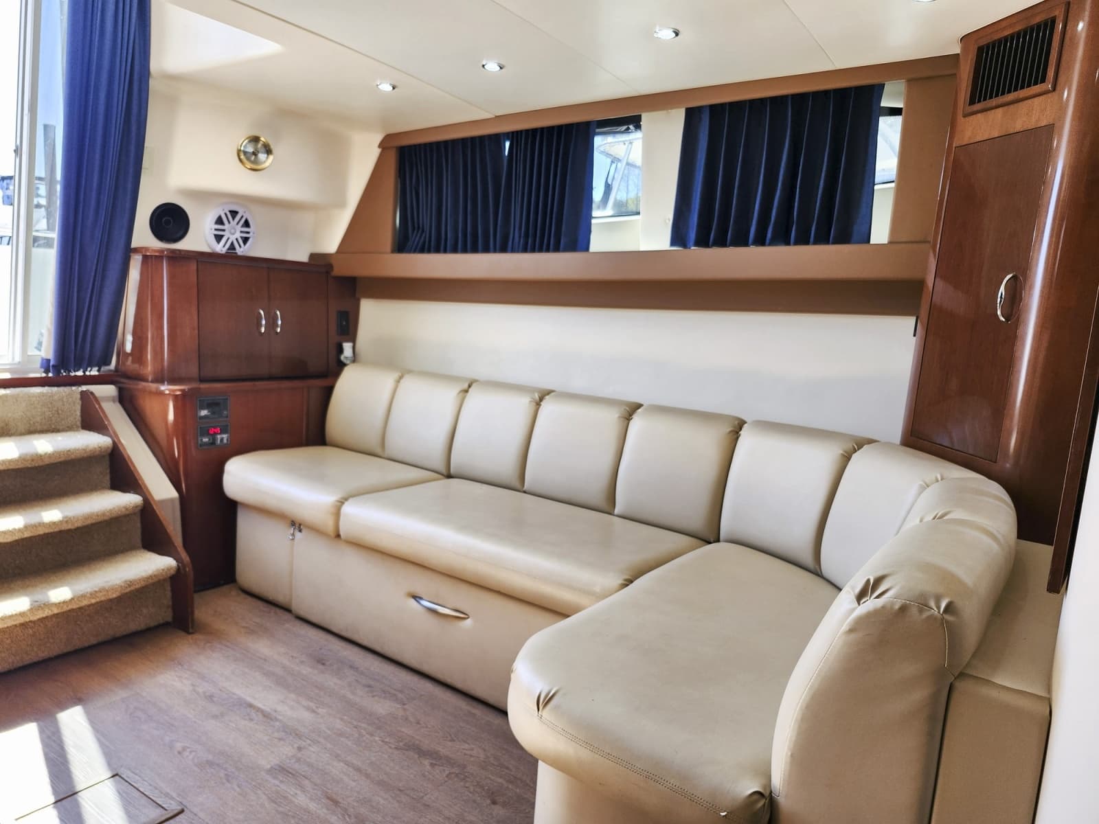 2007 Carver 36 Mariner