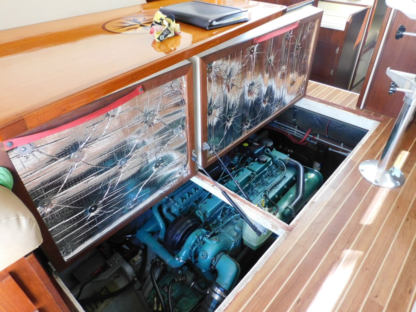 2000 Camano Troll 31