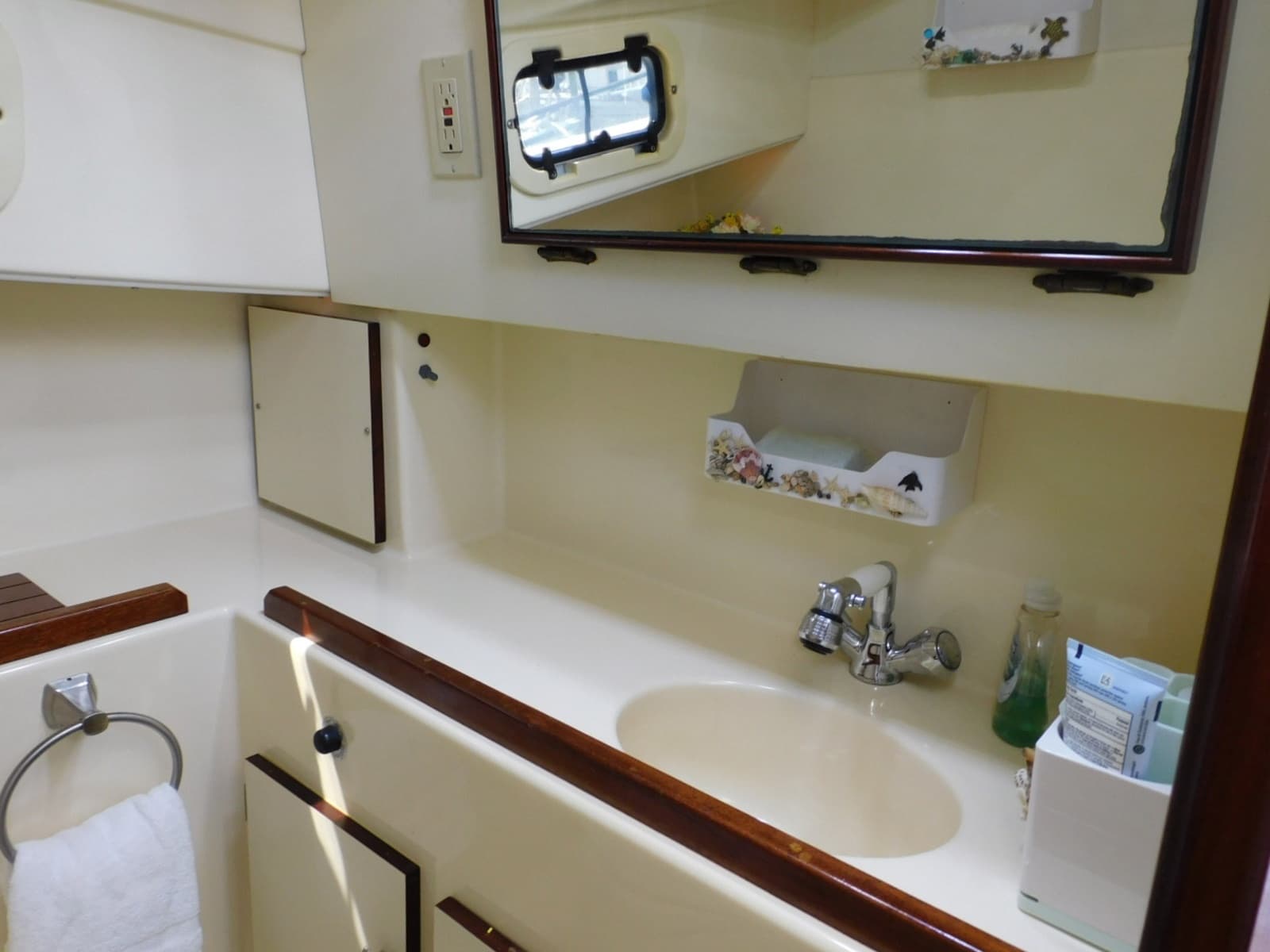 2000 Camano Troll 31