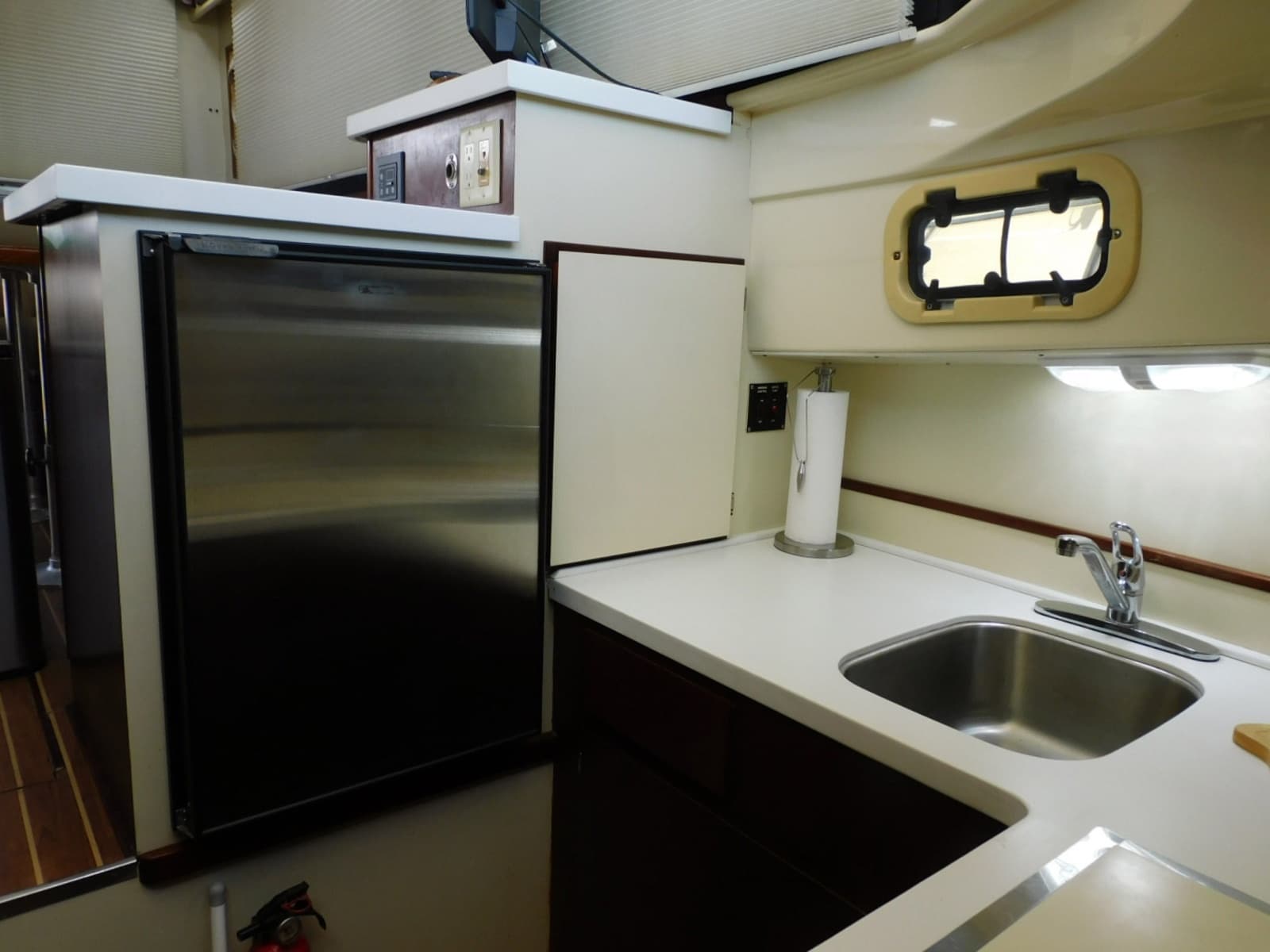 2000 Camano Troll 31