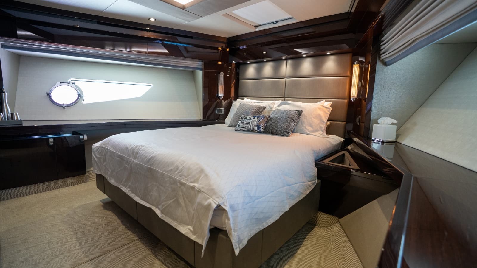 2017 Sunseeker 86 Yacht - Photo 64