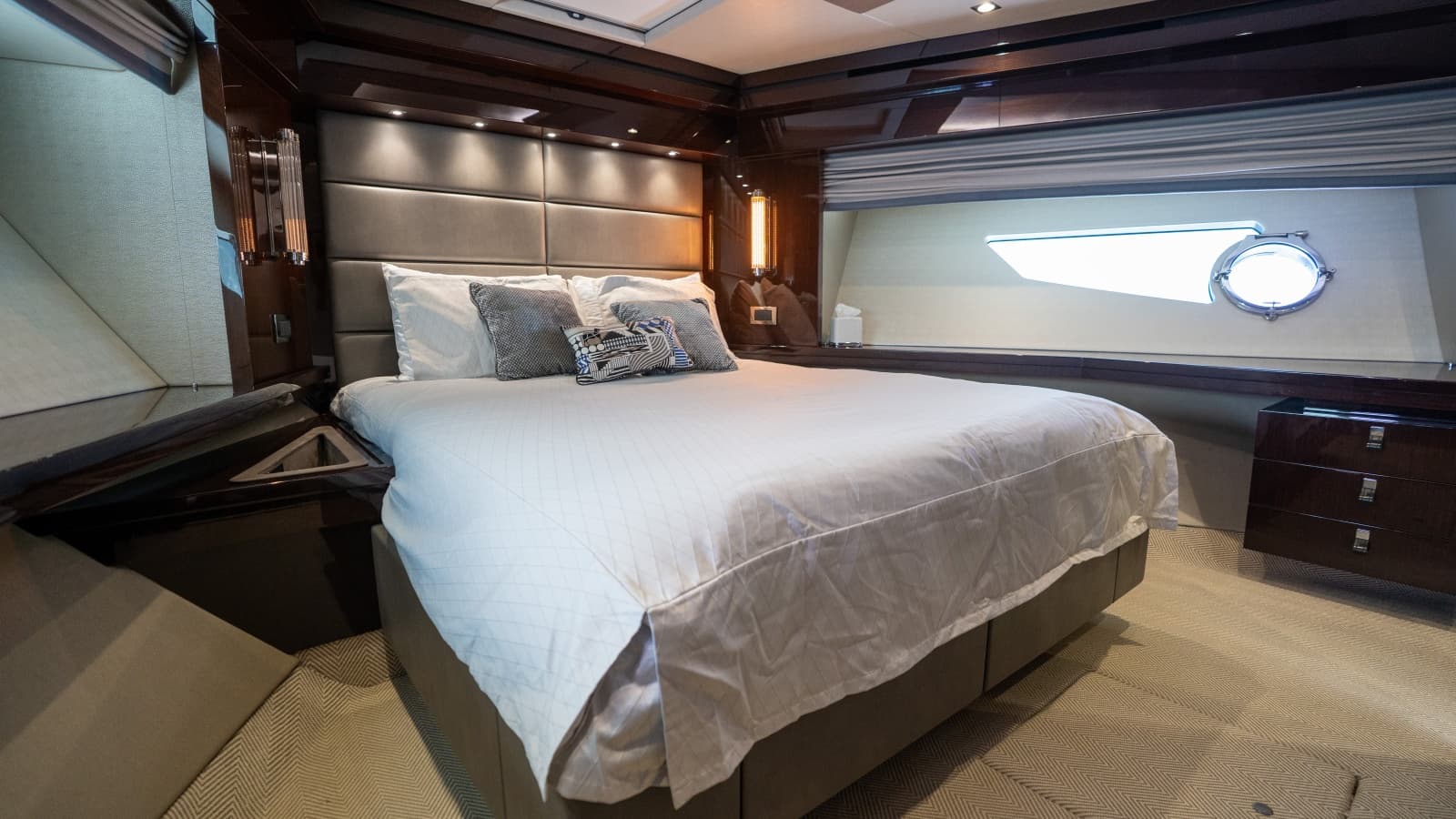 2017 Sunseeker 86 Yacht - Photo 65