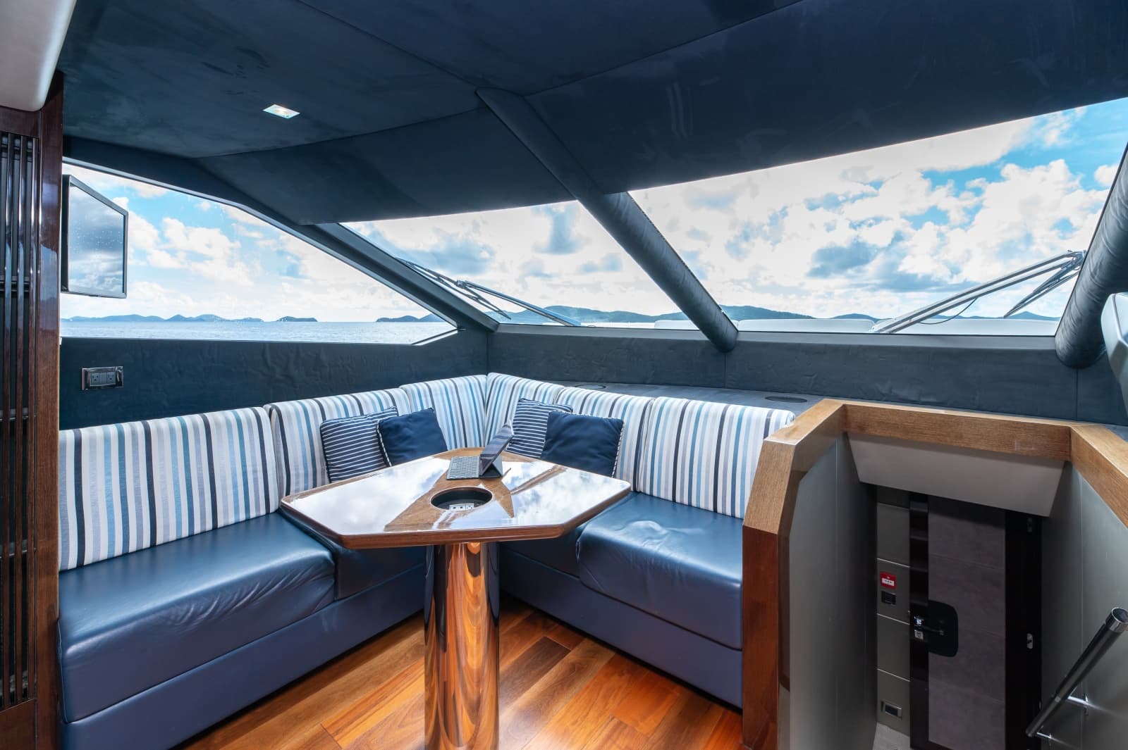 2017 Sunseeker 86 Yacht - Photo 47