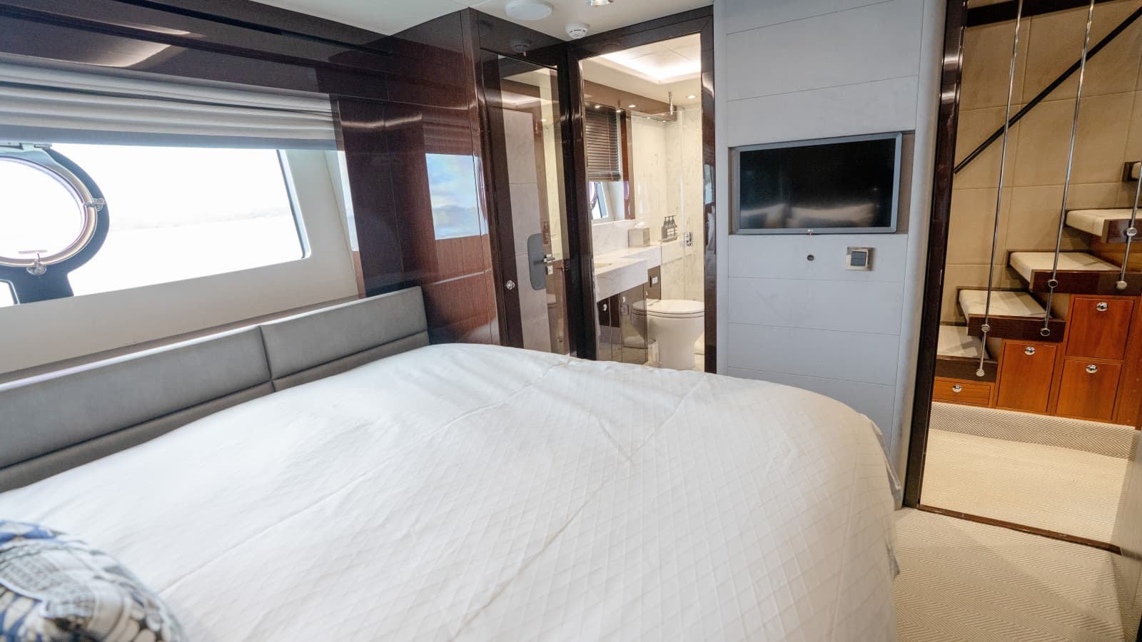 2017 Sunseeker 86 Yacht - Photo 77