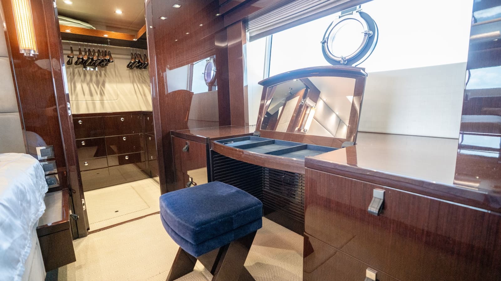2017 Sunseeker 86 Yacht - Photo 57