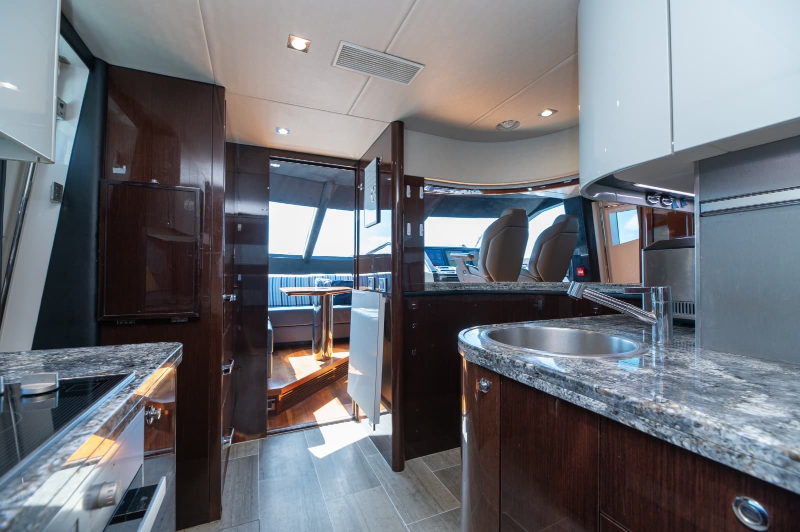 2017 Sunseeker 86 Yacht - Photo 42