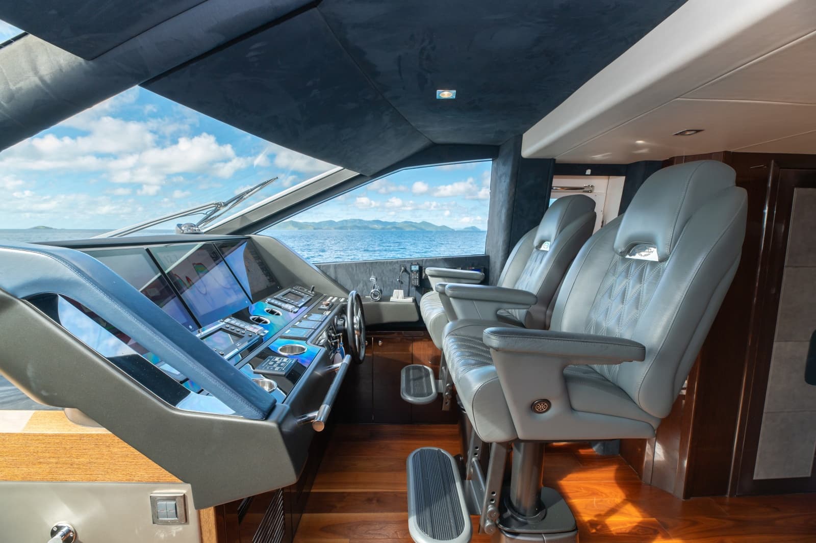 2017 Sunseeker 86 Yacht