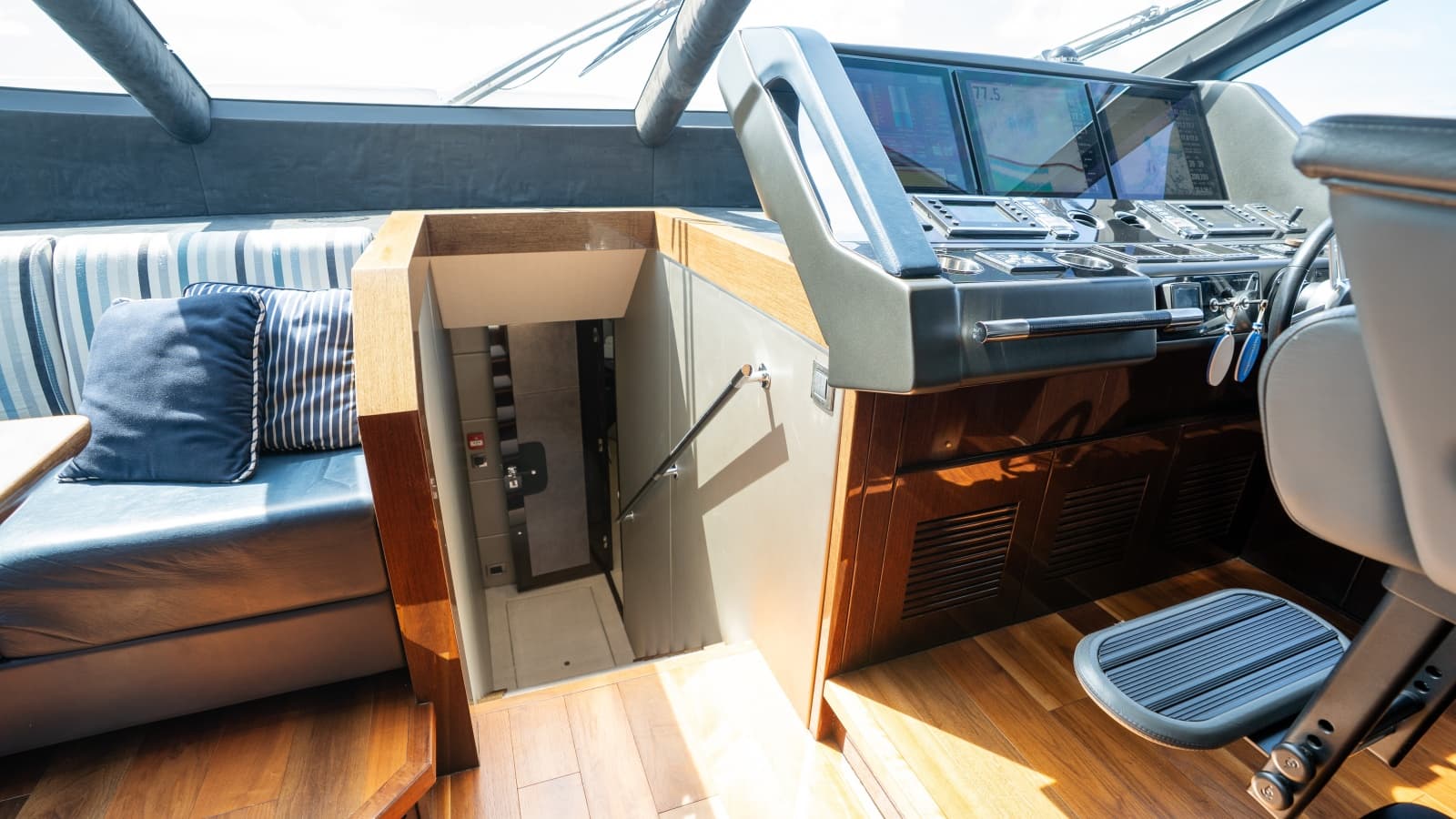 2017 Sunseeker 86 Yacht - Photo 48
