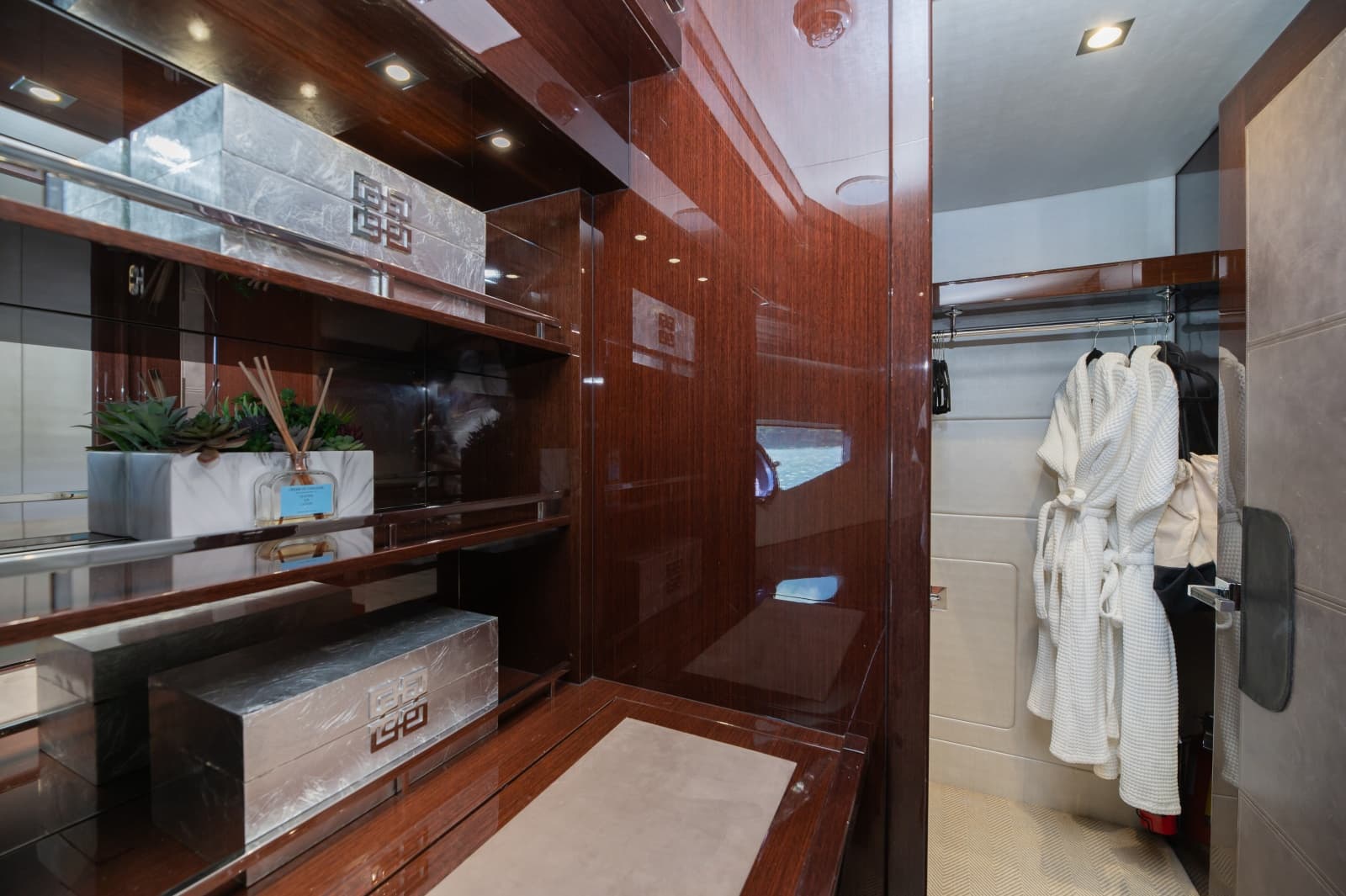 2017 Sunseeker 86 Yacht