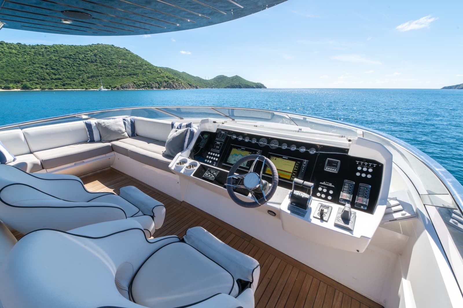2017 Sunseeker 86 Yacht