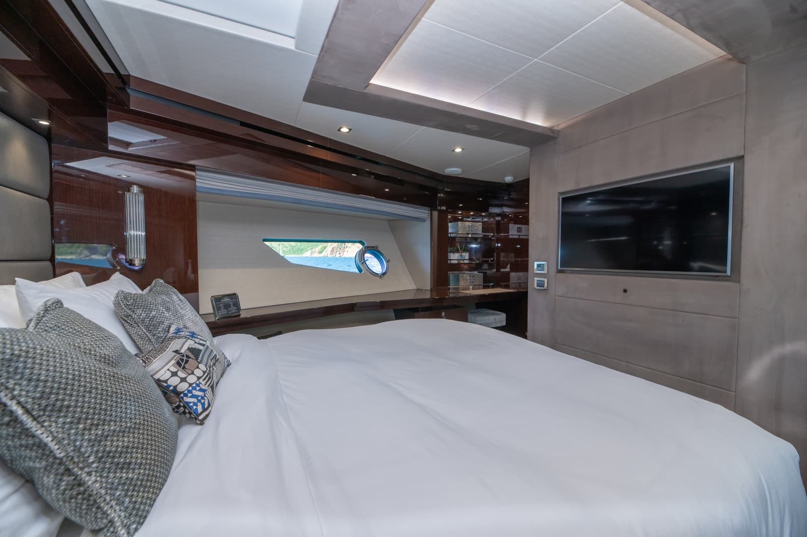 2017 Sunseeker 86 Yacht