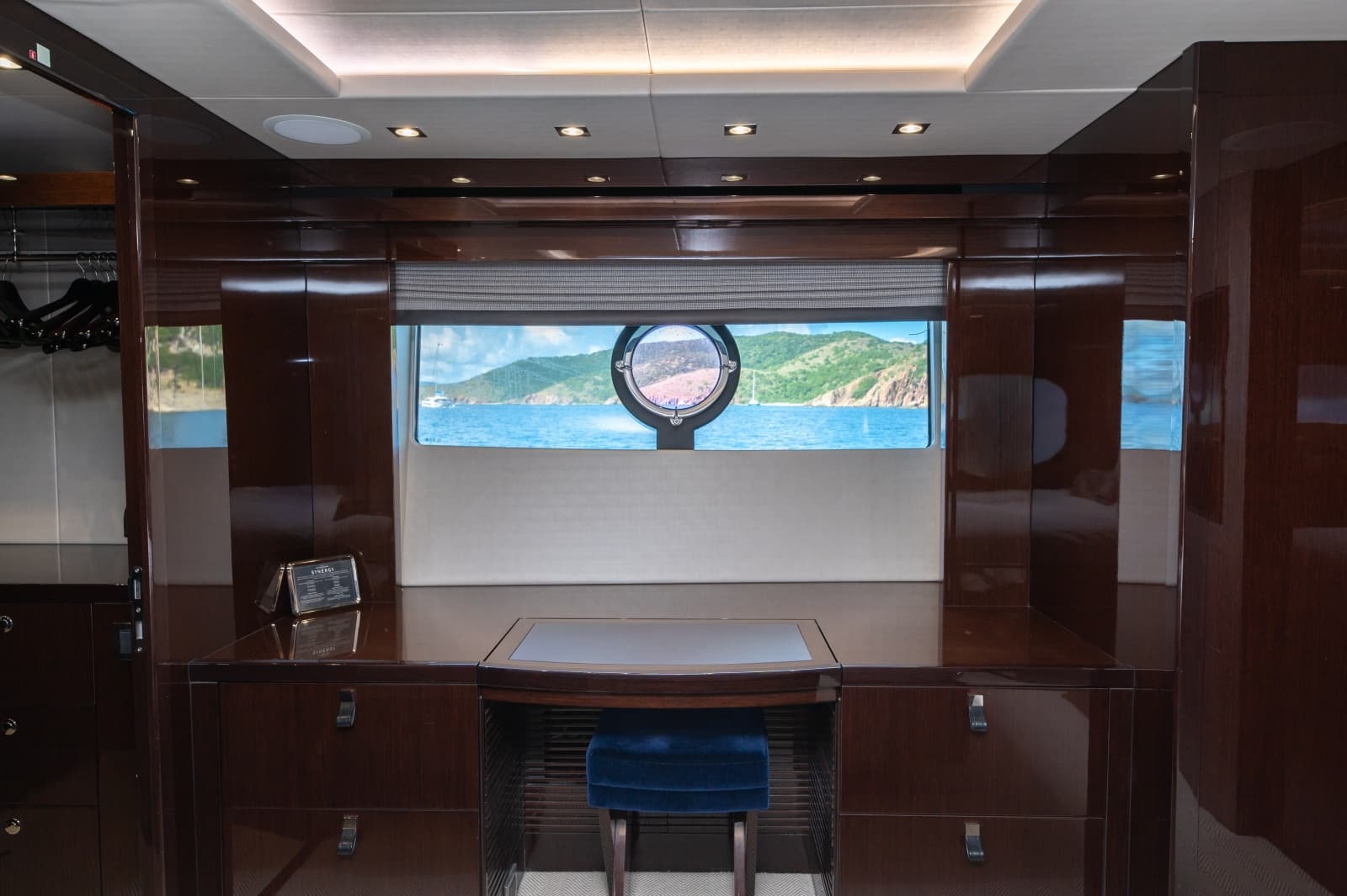 2017 Sunseeker 86 Yacht