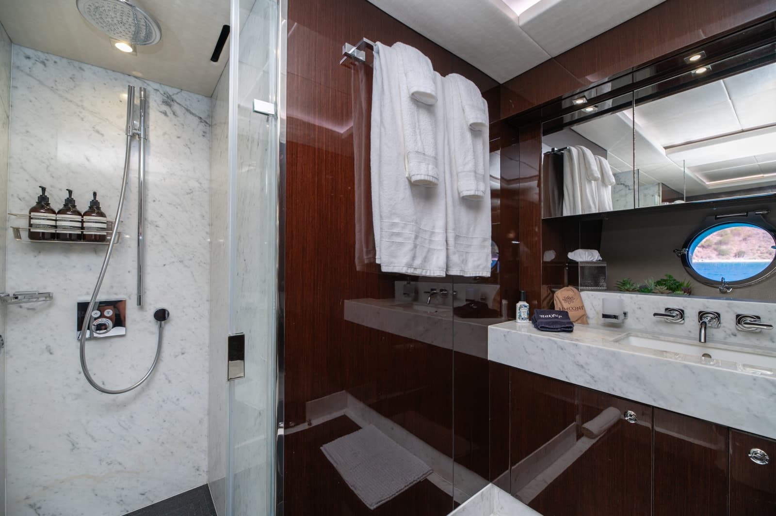 2017 Sunseeker 86 Yacht