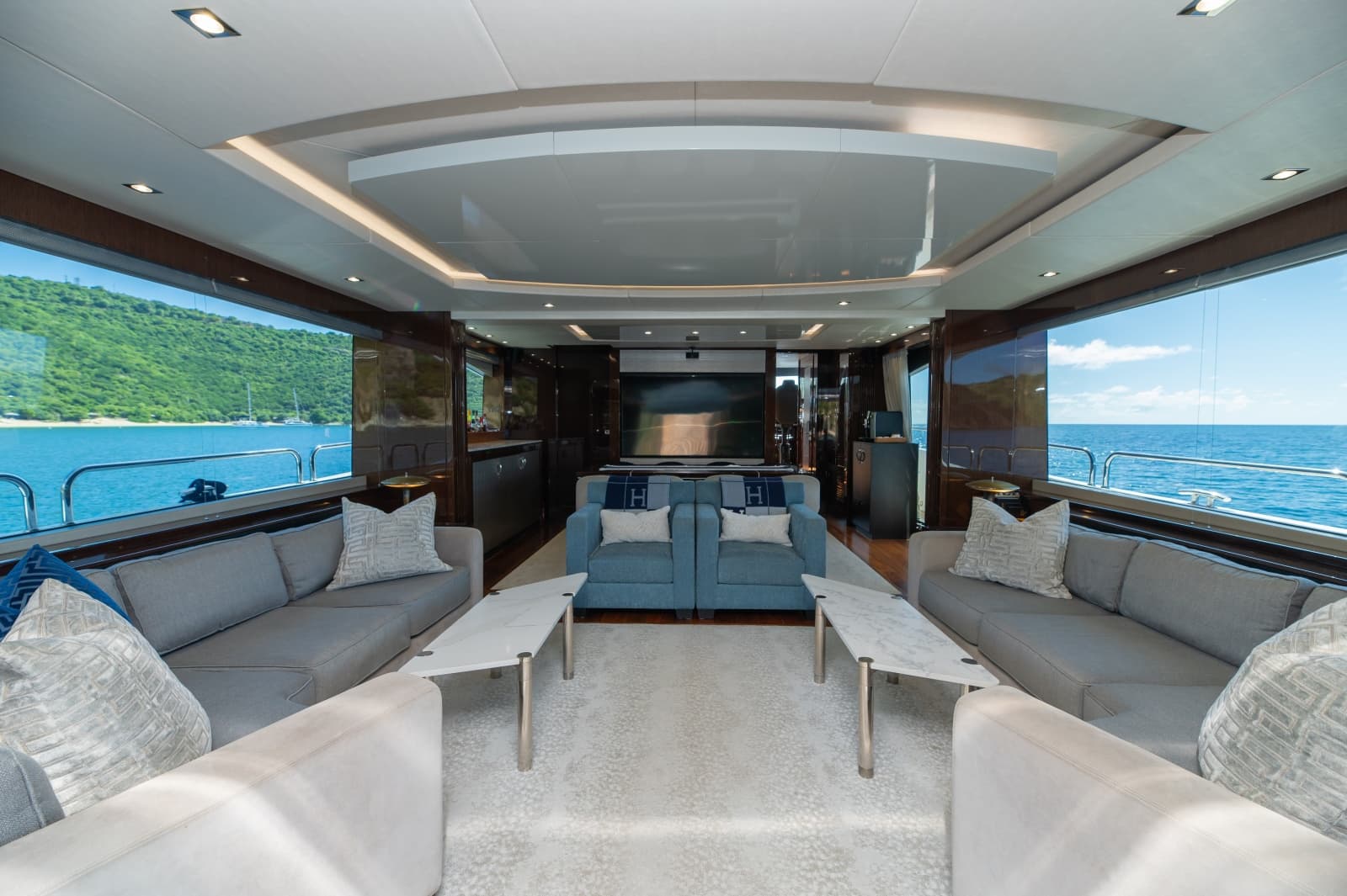 2017 Sunseeker 86 Yacht