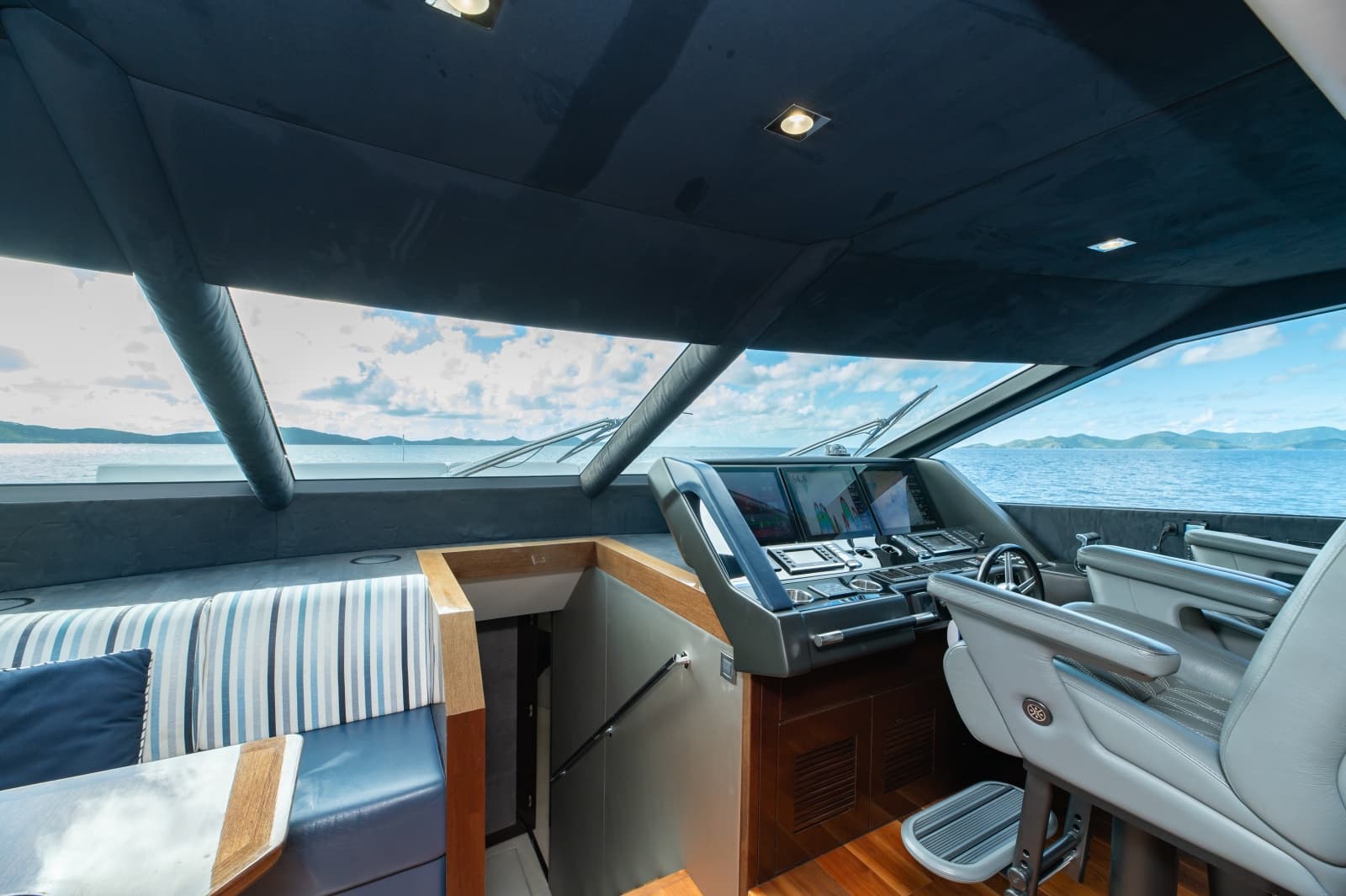 2017 Sunseeker 86 Yacht