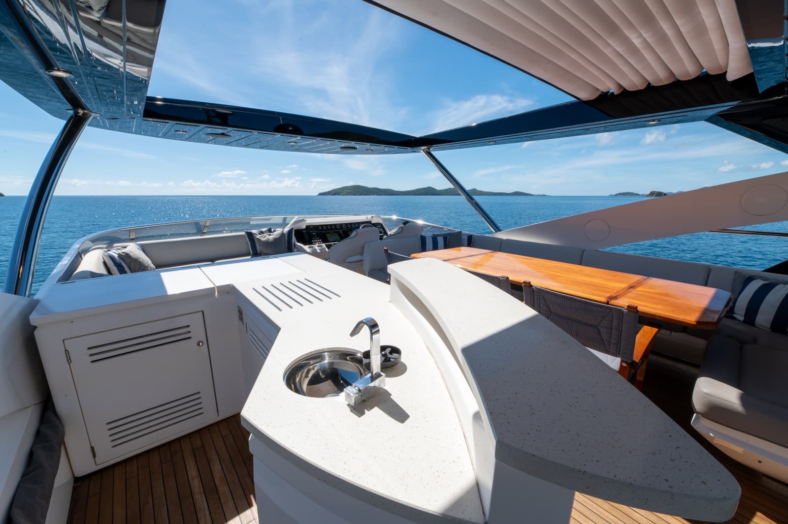 2017 Sunseeker 86 Yacht