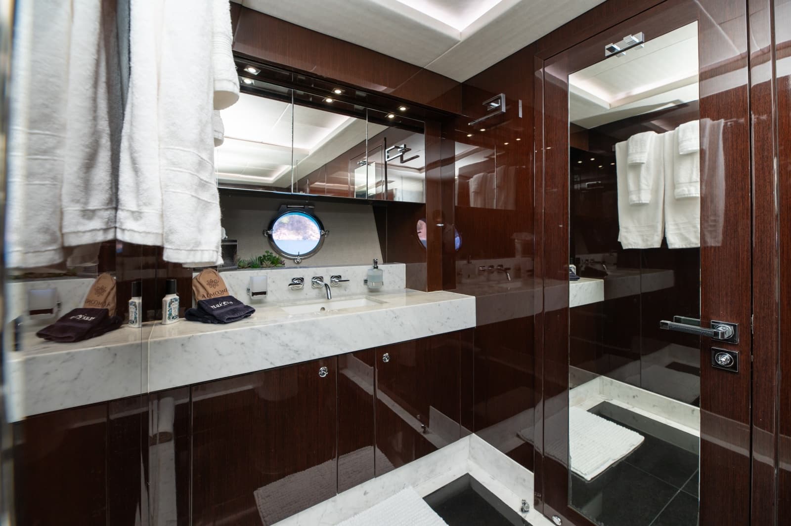 2017 Sunseeker 86 Yacht