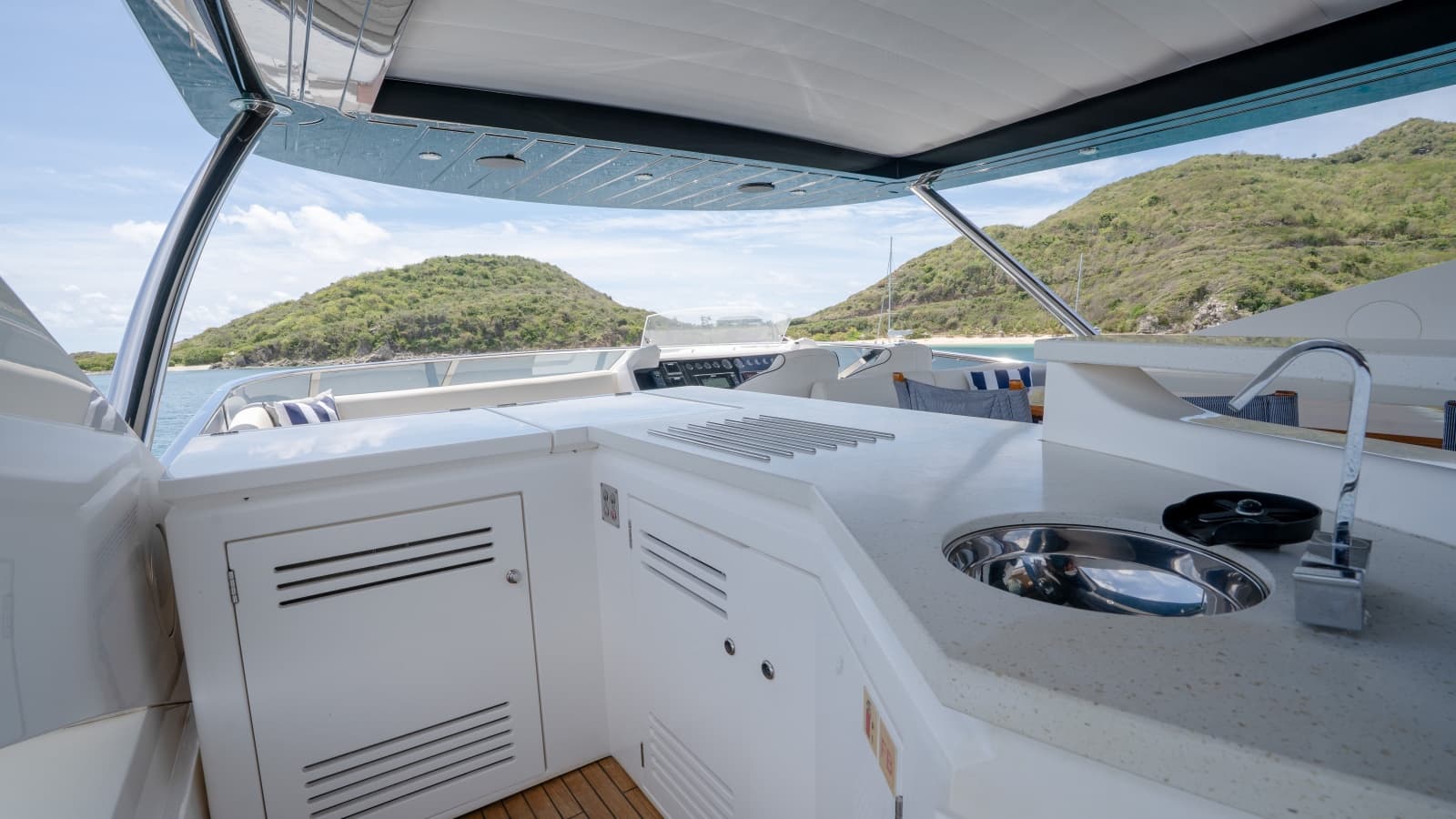 2017 Sunseeker 86 Yacht - Photo 103
