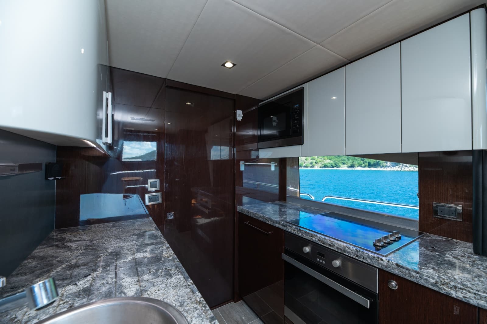 2017 Sunseeker 86 Yacht